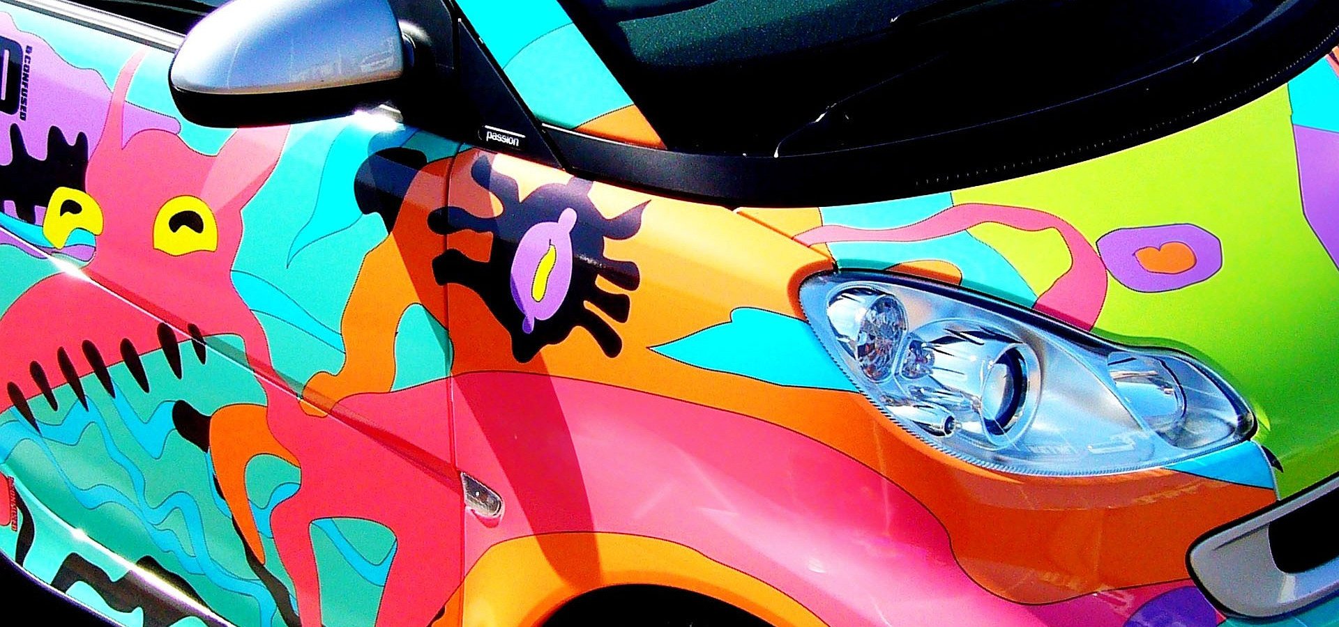 Szary, czarny, biały – oto jakimi kolorami jeżdżą Polacy