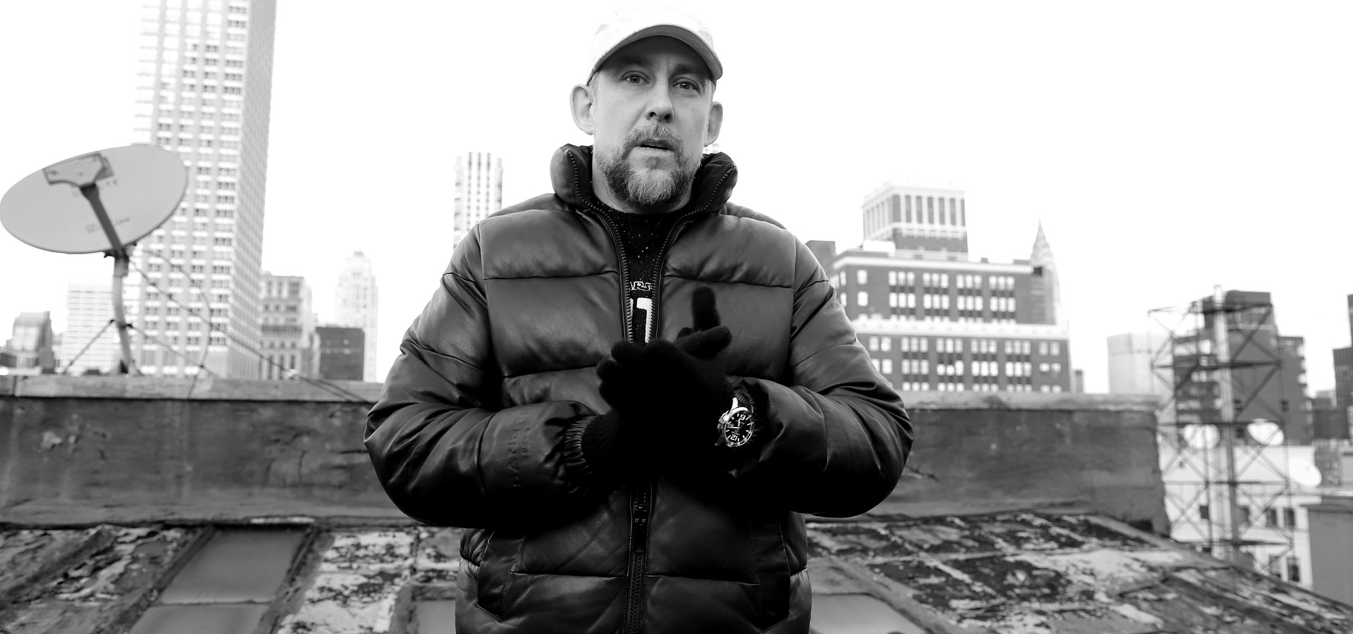 Wesołych Świąt. Wojtek Sokół debiutuje w roli autora powieści