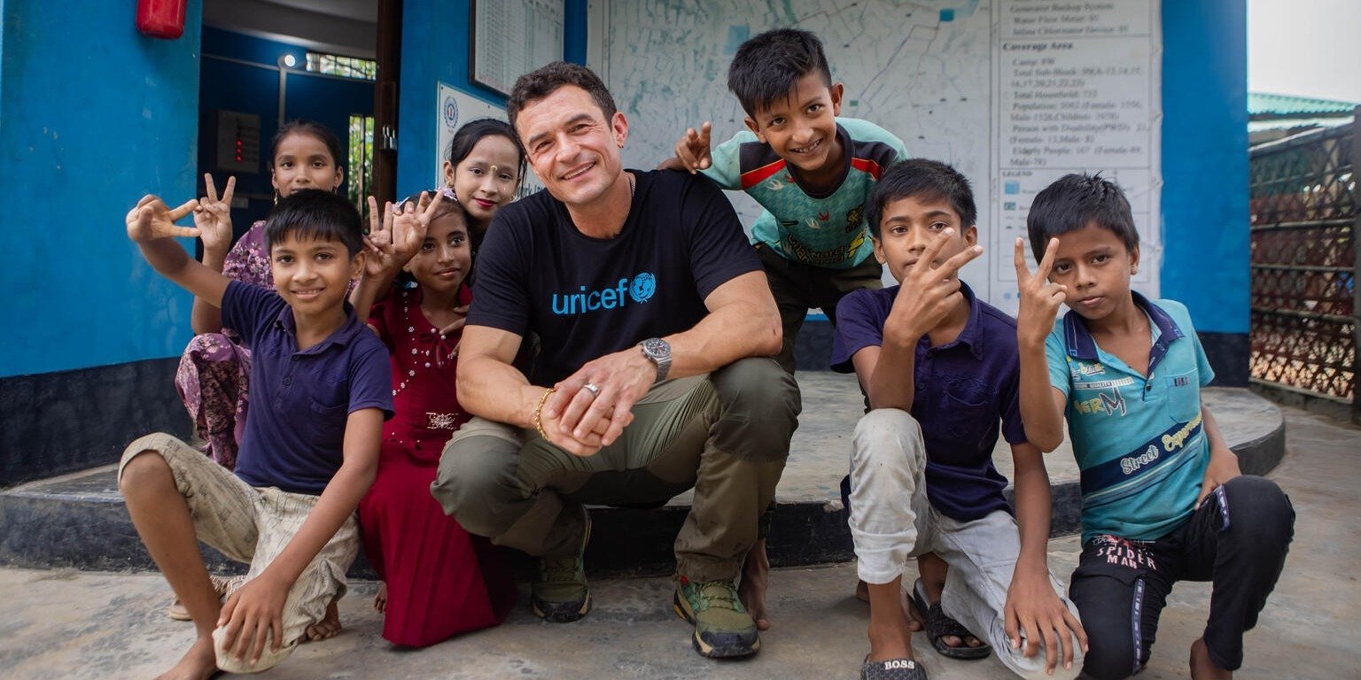 Ambasador dobrej woli UNICEF Orlando Bloom w obozie Rohingya w Bangladeszu