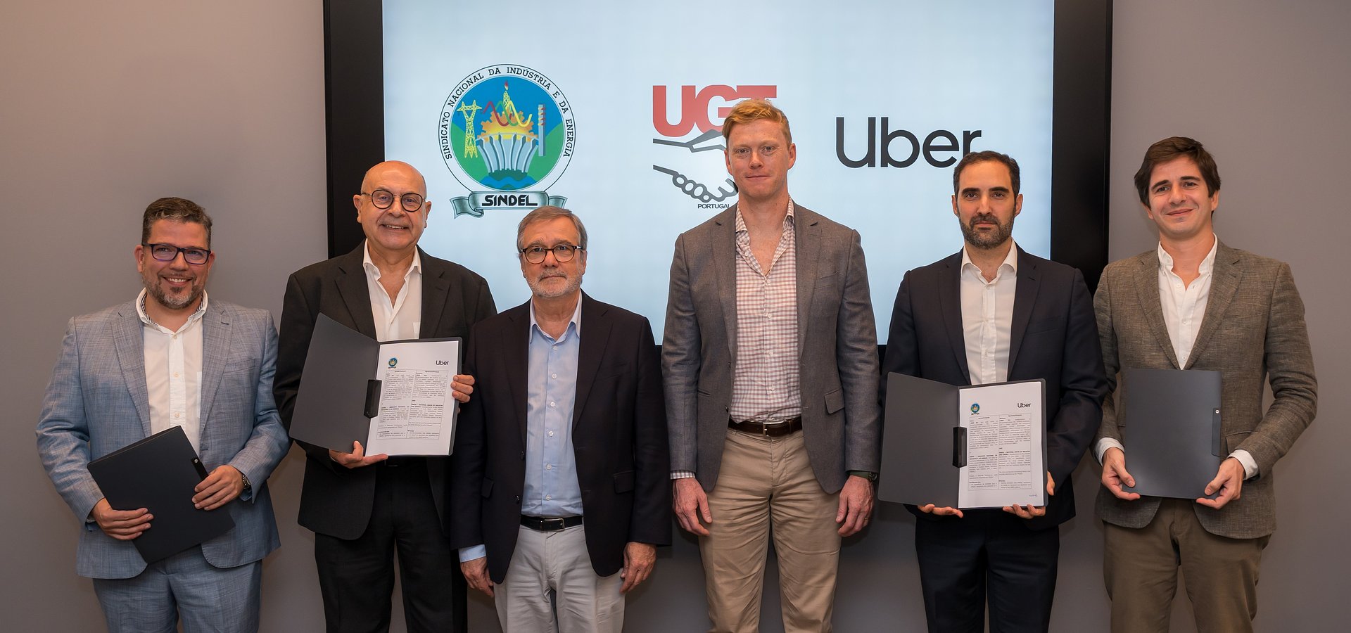 Uber e SINDEL assinam acordo histórico para o futuro do trabalho em plataformas digitais