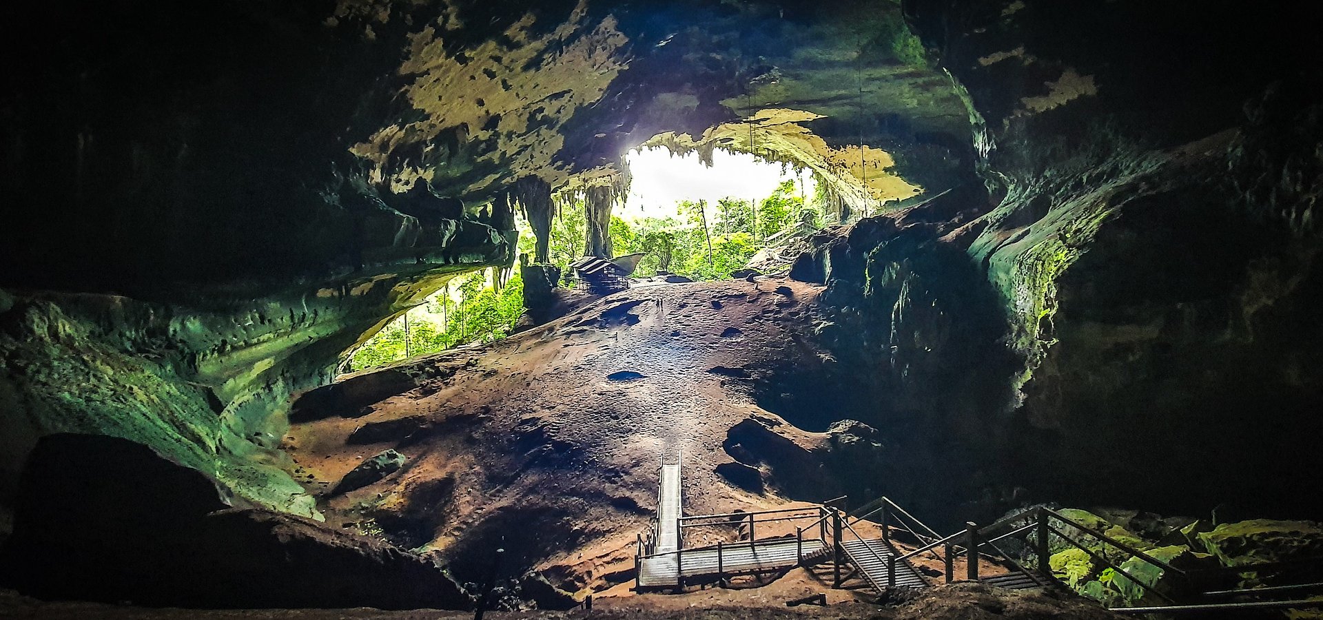 LATE DEAL: Broaden Your Horizons before 2026 ends: Discover Sarawak’s Wildlife, Caves and Culture — with a Beach Finale