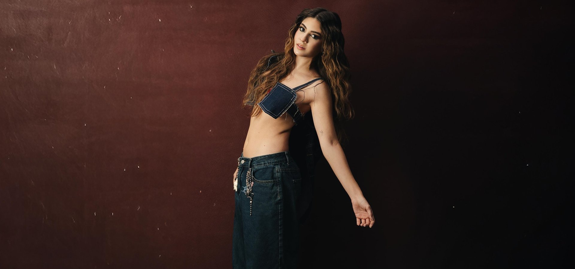 Abi Difabio trae un nuevo sonido y una nueva cara al pop latino con “Llaverito”