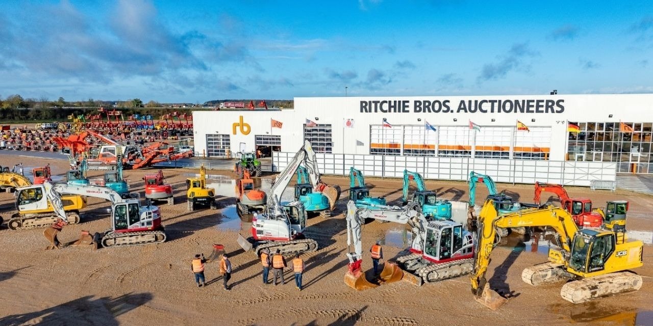 Ritchie Bros. clôture 2025 avec une grande vente aux enchères en France – plus de 3 400 articles disponibles.