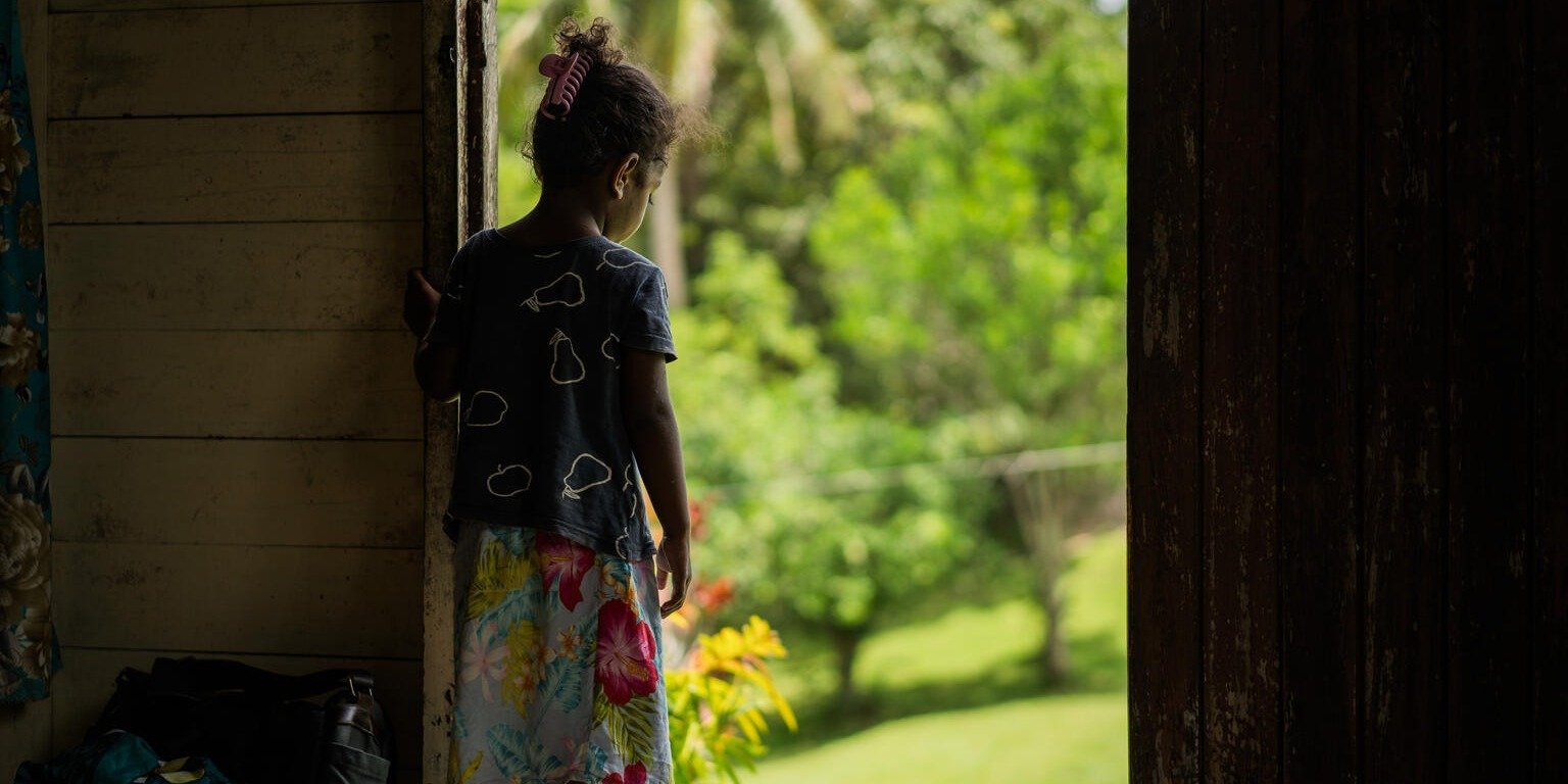 Dzieci na świecie powszechnie narażone na przemoc, której ich matki doświadczają ze strony swoich partnerów
