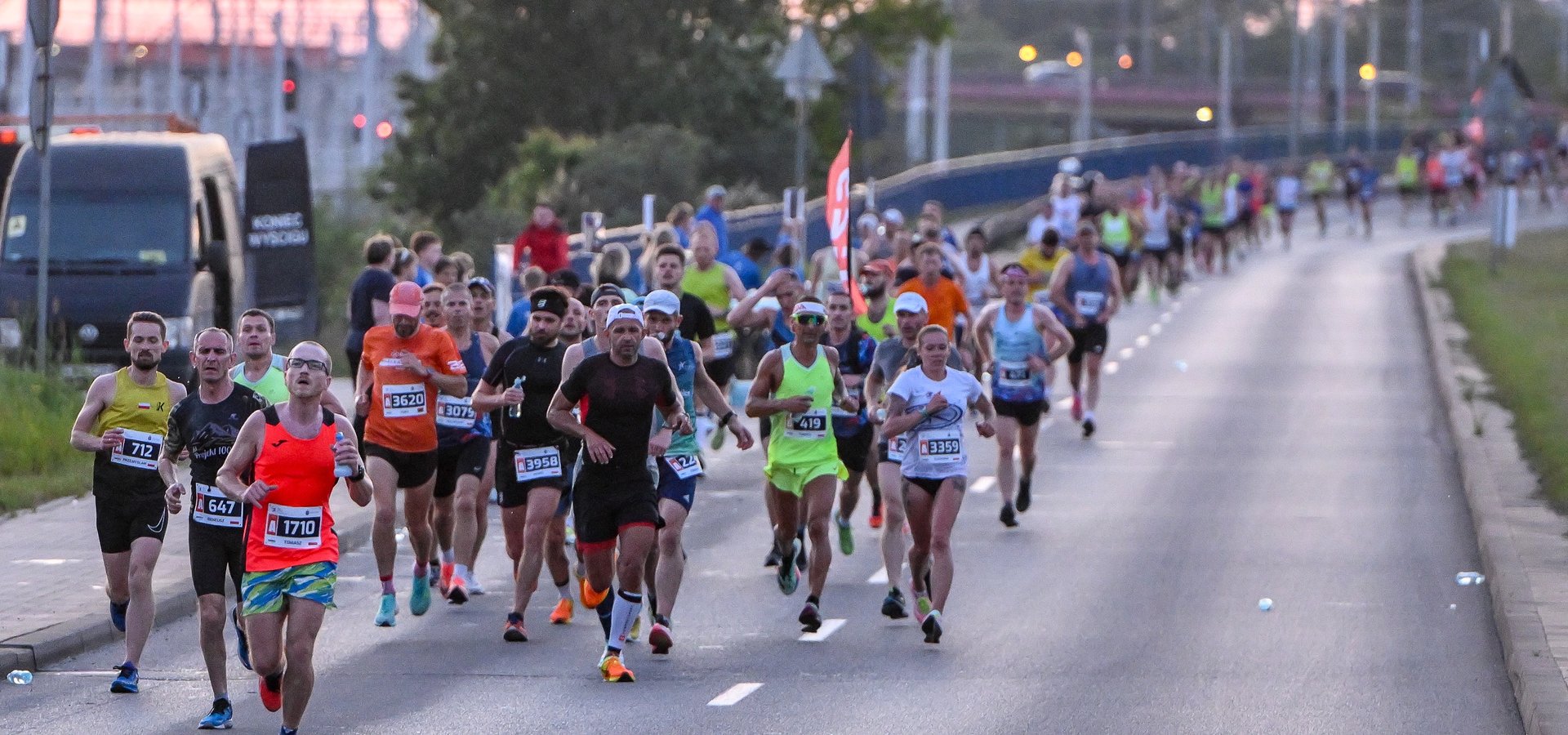 Magia "szóstki" czyni dobro. Walczymy o posiłki dla dzieci i wsparcie zdrowia psychicznego sportowców