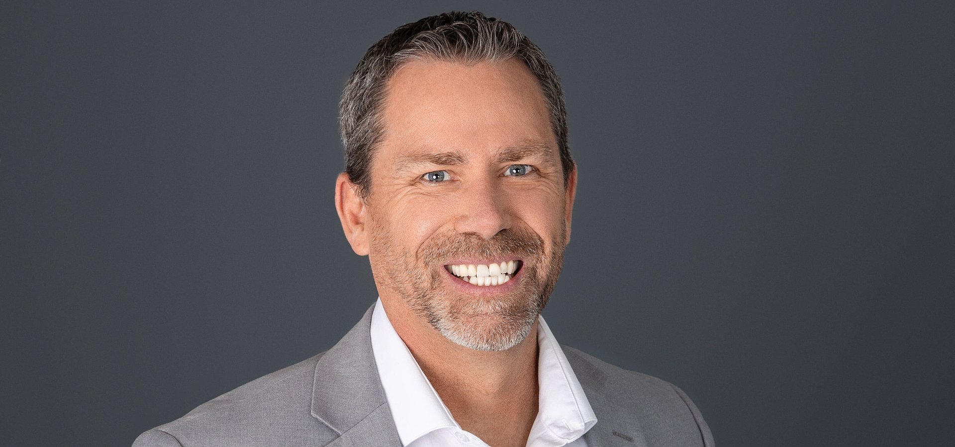 Mark Henschell Associates with the Tucson-Foothills Office of Coldwell Banker Realty