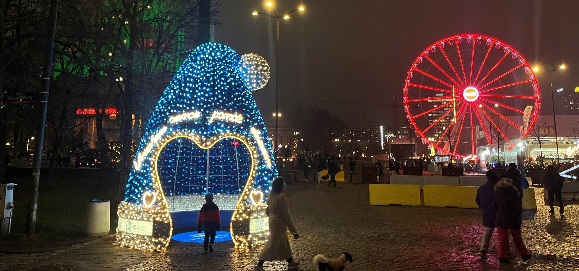 Do kogo należy wielka niebieska czapka?