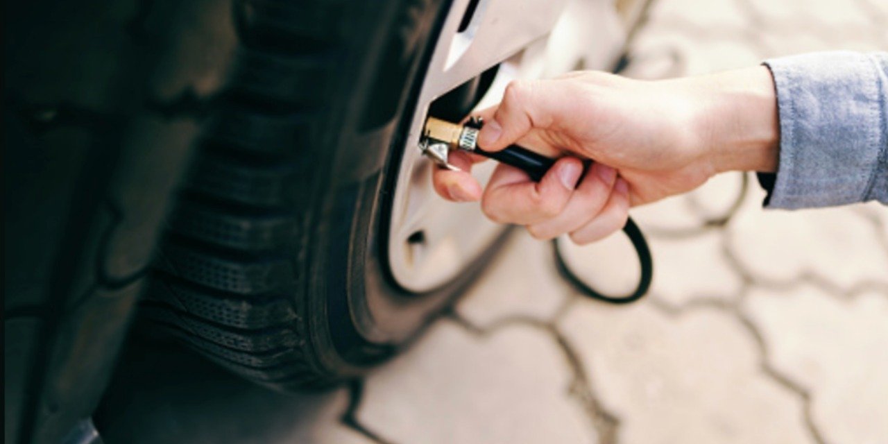 Dlaczego warto regularnie sprawdzać ciśnienie w oponach? Poradnik Steinhof