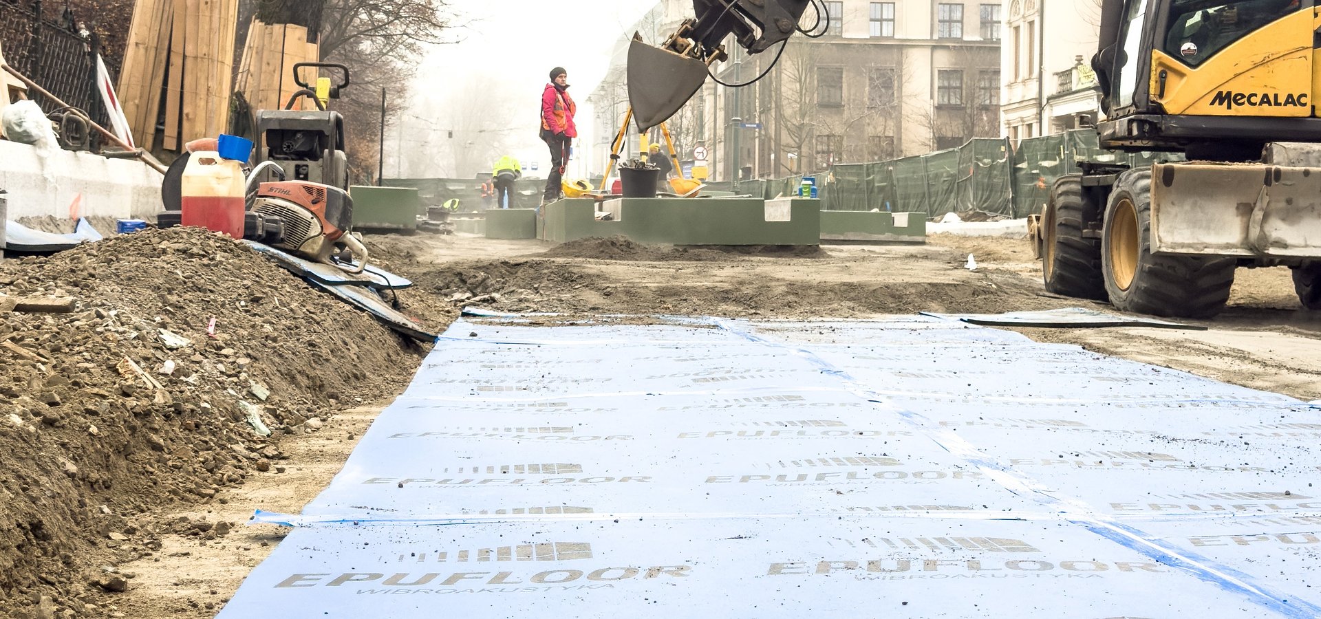 Postęp prac modernizacyjnych torowiska przy Plantach – zakończono pierwszy etap układania mat wibroizolacyjnych