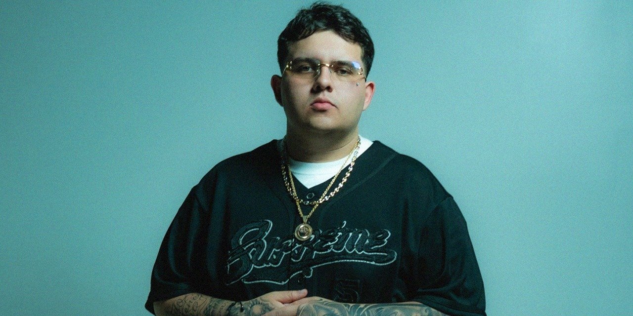 Promesa del trap colombiano Young Fatty inicia el año con una firma que marca un nuevo capítulo en su carrera