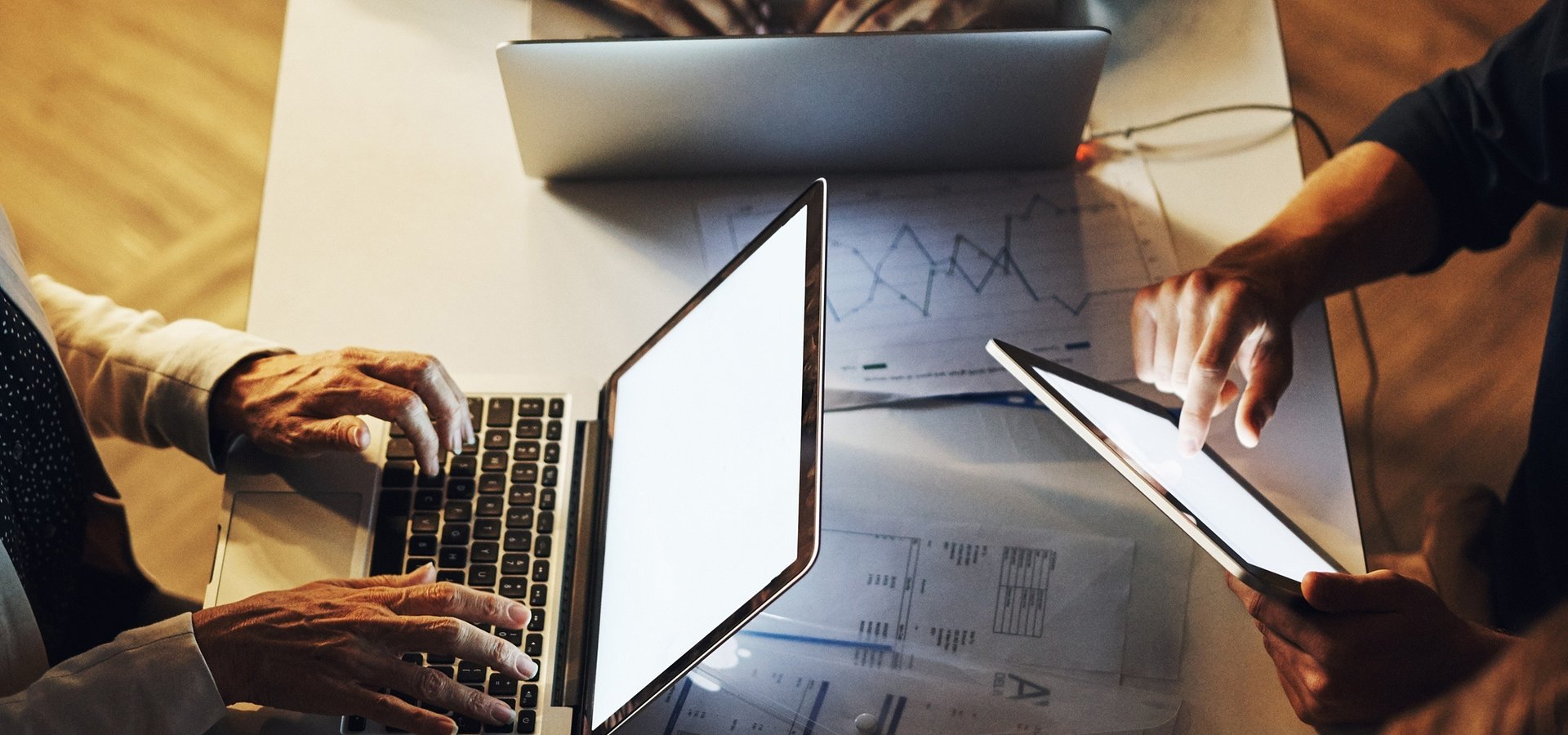 Raport Rynek Pracy Specjalistów w 2025 roku. Kolejny wzrost liczby aplikacji i klientów Pracuj.pl