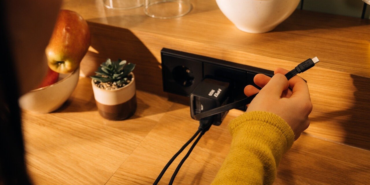 Nowa era ładowania urządzeń - technologia GaN jako fundament wydajnych i kompaktowych rozwiązań zasilających