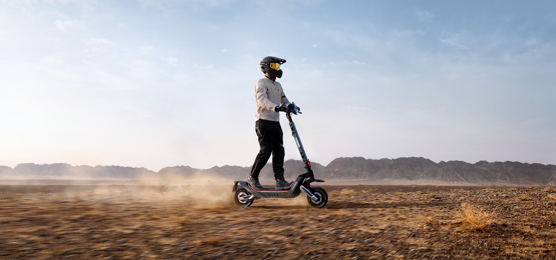 All-Terrain-Flaggschiff trifft auf Entry-Level Urban SUV: NAVEE bringt mit dem XT5 Max und dem N65i II zwei klar positionierte SUV-inspirierte E-Scooter in den Handel