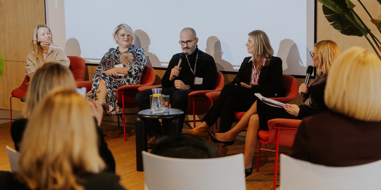 Uśmiech (nie)obecny w pracy. Dlaczego zdrowe zęby stają się nowym priorytetem pracowników i pracodawców?