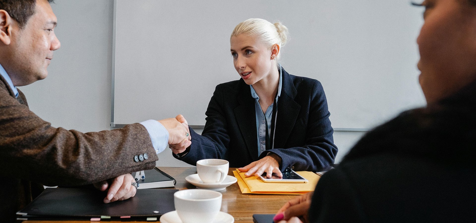 Jak technologia przywraca „ludzką twarz” rekrutacji – koniec rekruterów-operatorów procesu