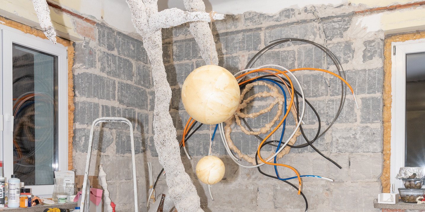 „Wyrosną nie tylko kwiaty” – wystawa Irminy Rusickiej i Kaspera Lecnima w Galerii Foksal już od 21 marca