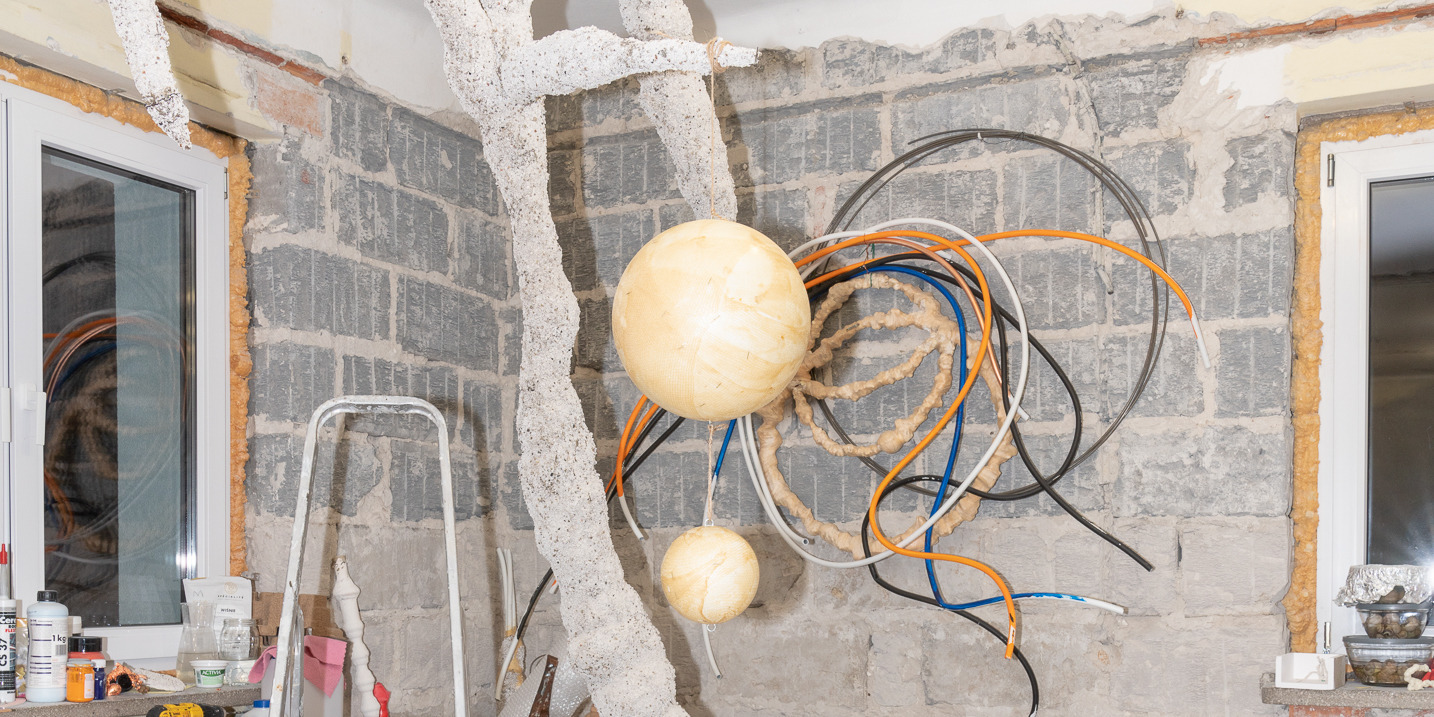 „Wyrosną nie tylko kwiaty” – wystawa Irminy Rusickiej i Kaspera Lecnima w Galerii Foksal już od 21 marca