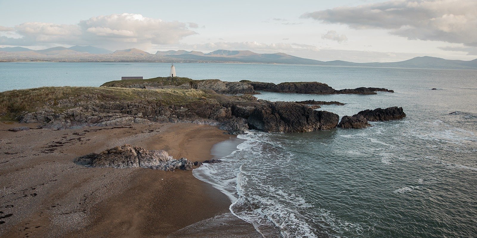 Nook & Key Escapes Introduces Wales’ First ÖÖD Mirror Cabin and Nordic Sauna Retreat