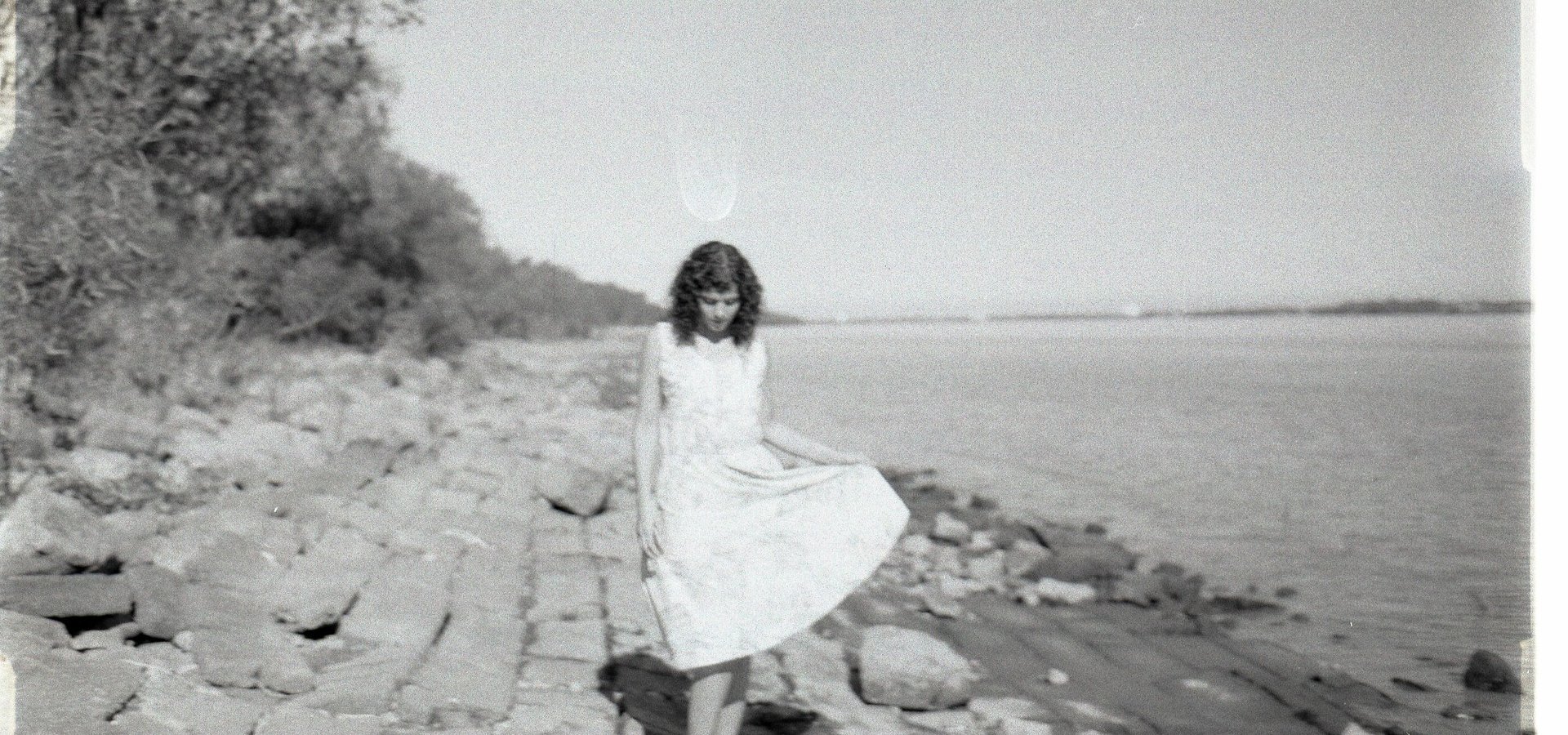 Mira Lazuli’s “Good News” Turns a Long-Distance Situationship Into Folk-Noir Gold