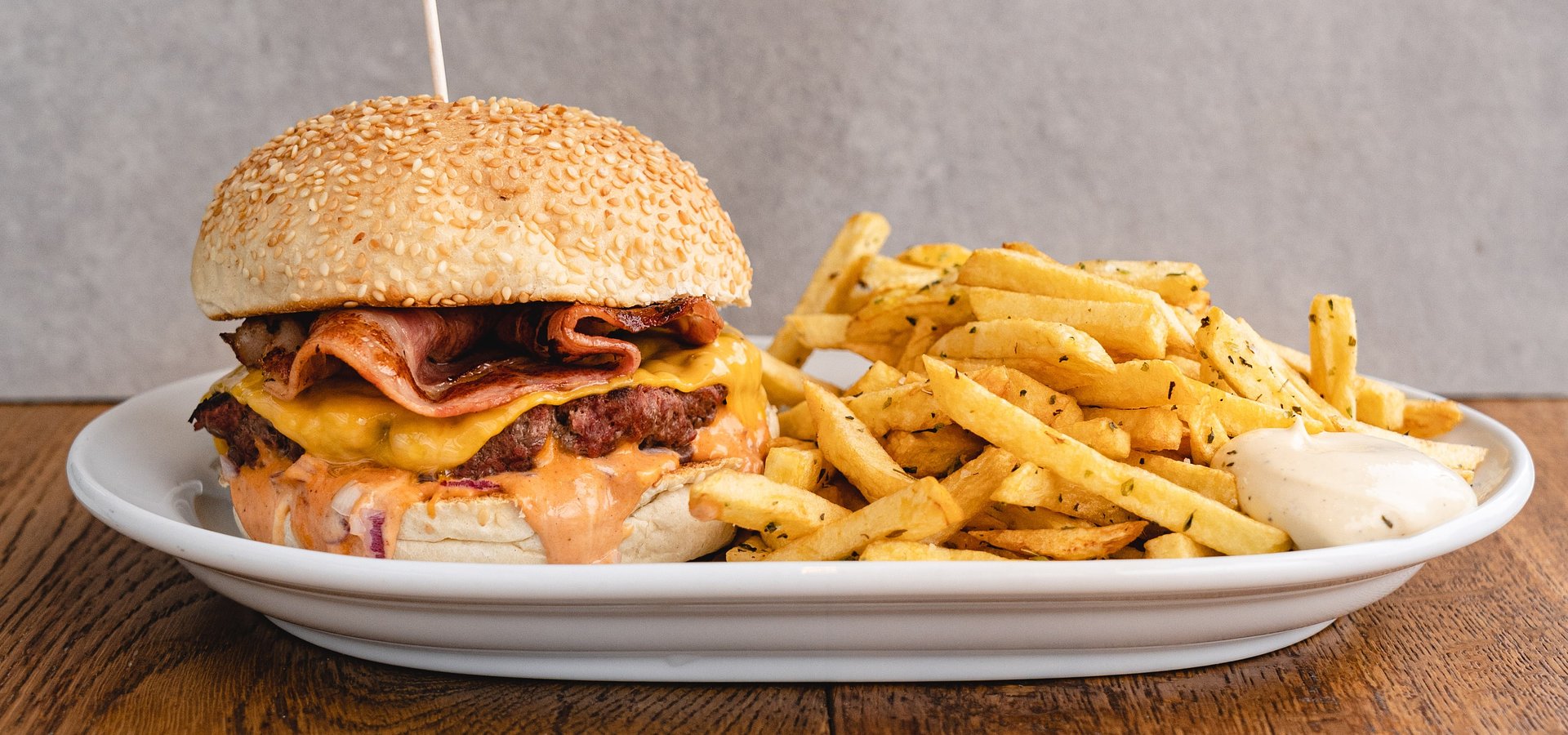 Uber Eats desafia Hamburgueria do Bairro a lançar hambúrguer exclusivo no Burger Fest