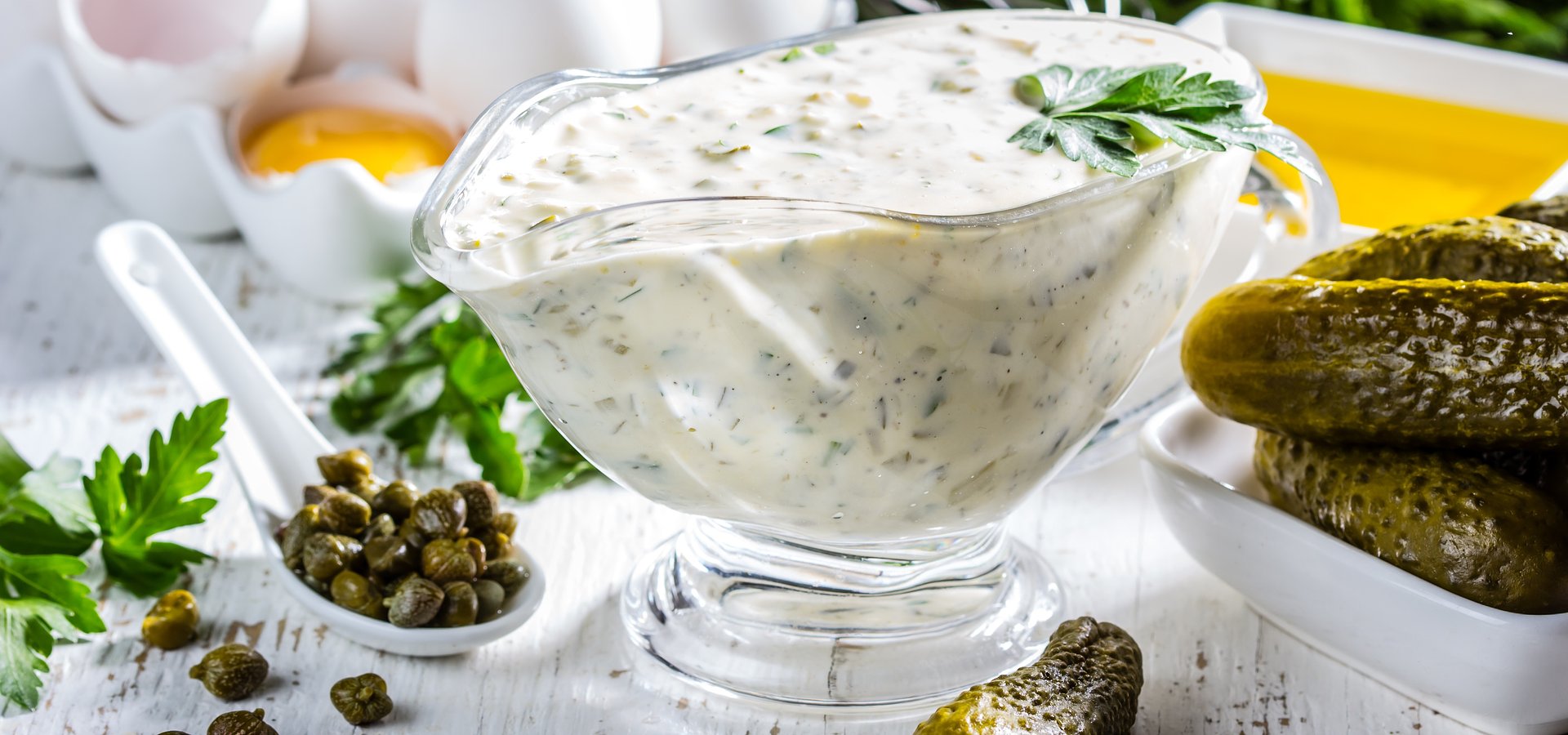 Wielkanoc bez grymaszenia. Poznaj „sprytny” sos tatarski, który pokochają nawet dzieci