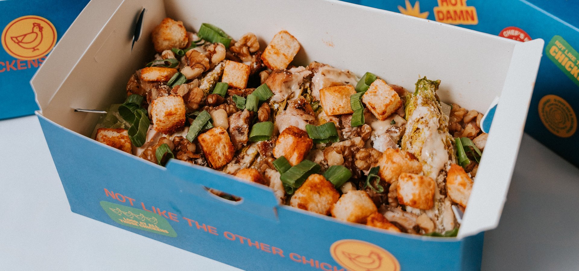 “Temos Pena”: o frango mais cool da capital está com 40% desconto no Uber Eats até 12 de abril