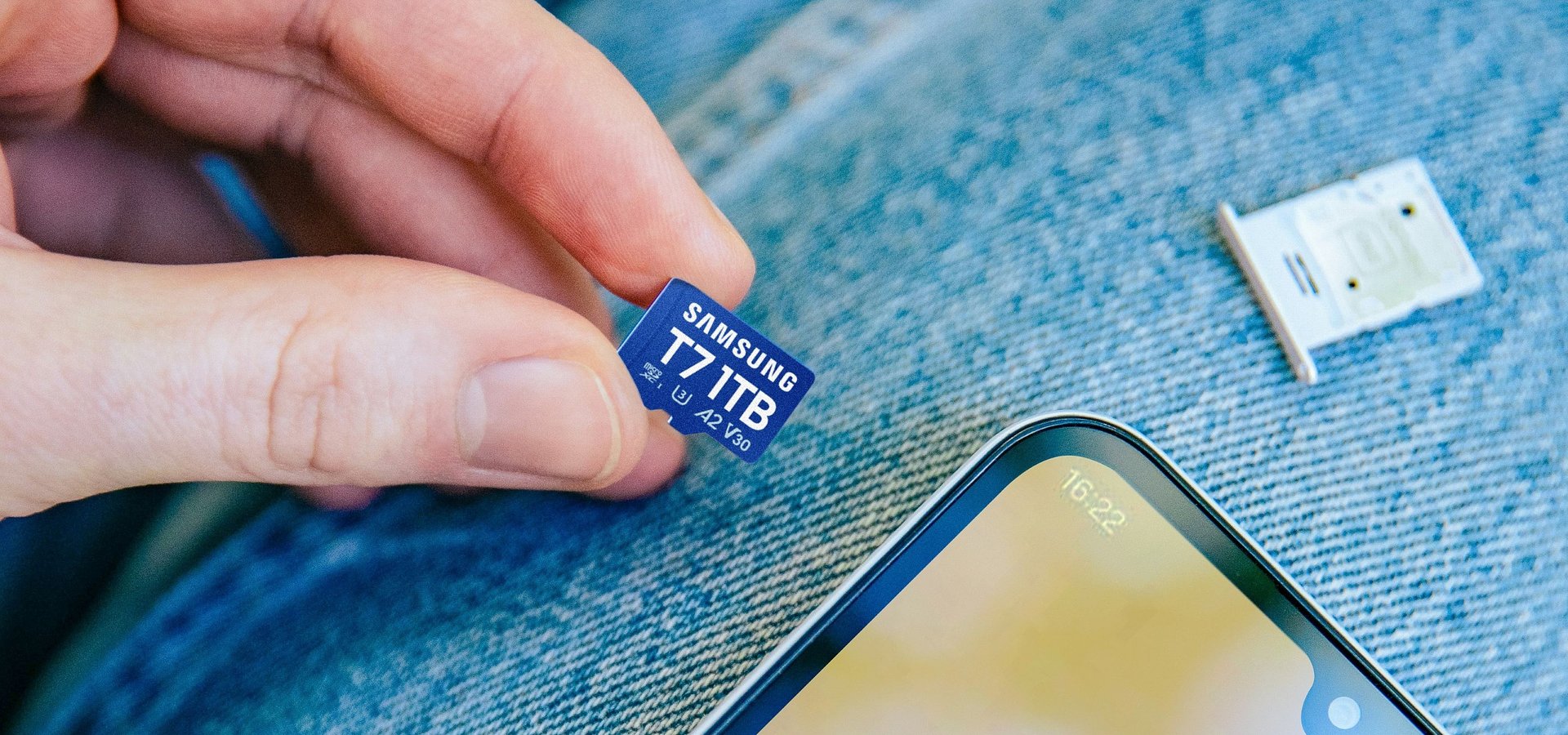 Samsung разширява гамата си от сменяеми носители и пуска на пазарановите карти microSD T7 и T9