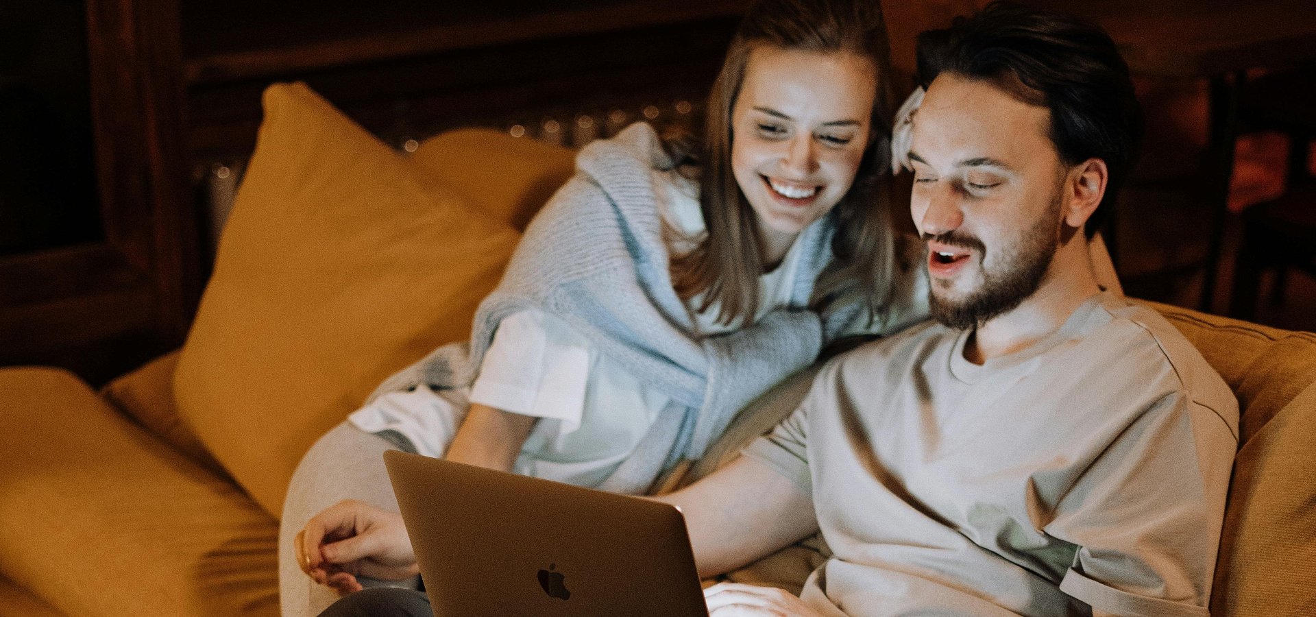 Pozwalamy AI wybrać wieczorny serial, ale też zarządzać finansami. Co drugi kupujący podejmuje decyzje pod wpływem algorytmów [raport Capgemini]