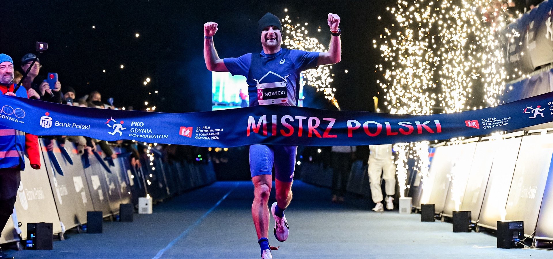 Adam Nowicki nowym Mistrzem Polski w półmaratonie. Na trasie  PKO Gdynia Półmaratonu zawodnicy toczyli walkę ze sobą oraz... pogodą