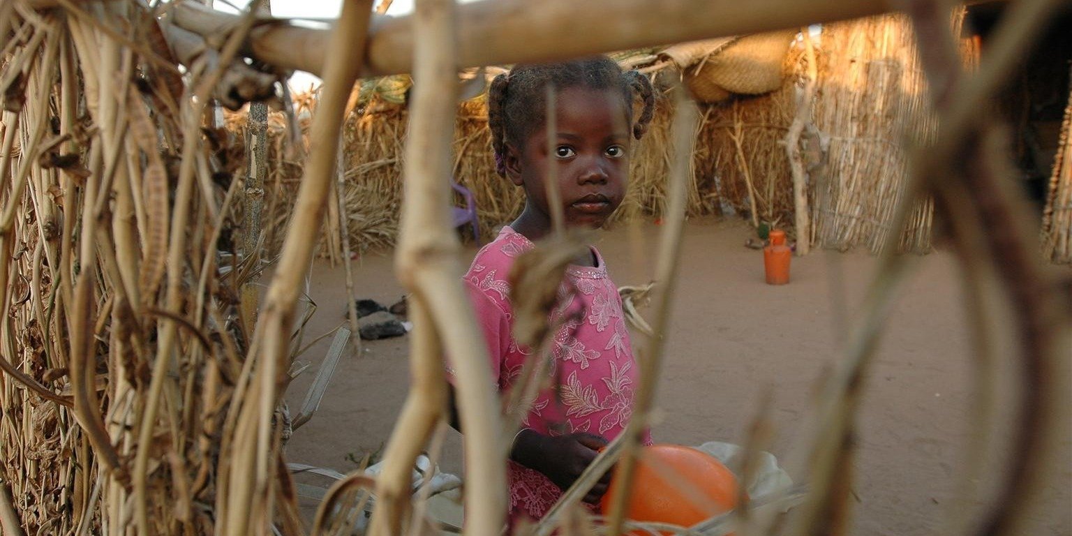 Przemoc, głód i wysiedlenia wciąż zagrażają dzieciom w Darfurze