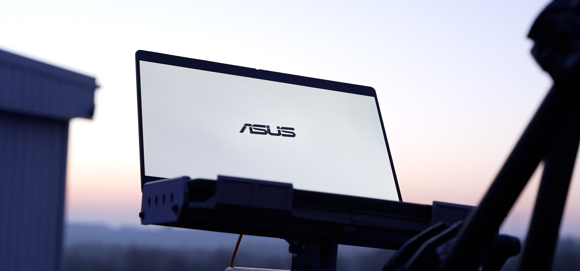 ASUS ExpertBook Ultra potwierdza swoją wytrzymałość nawet na wysokości 8856 m n.p.m.