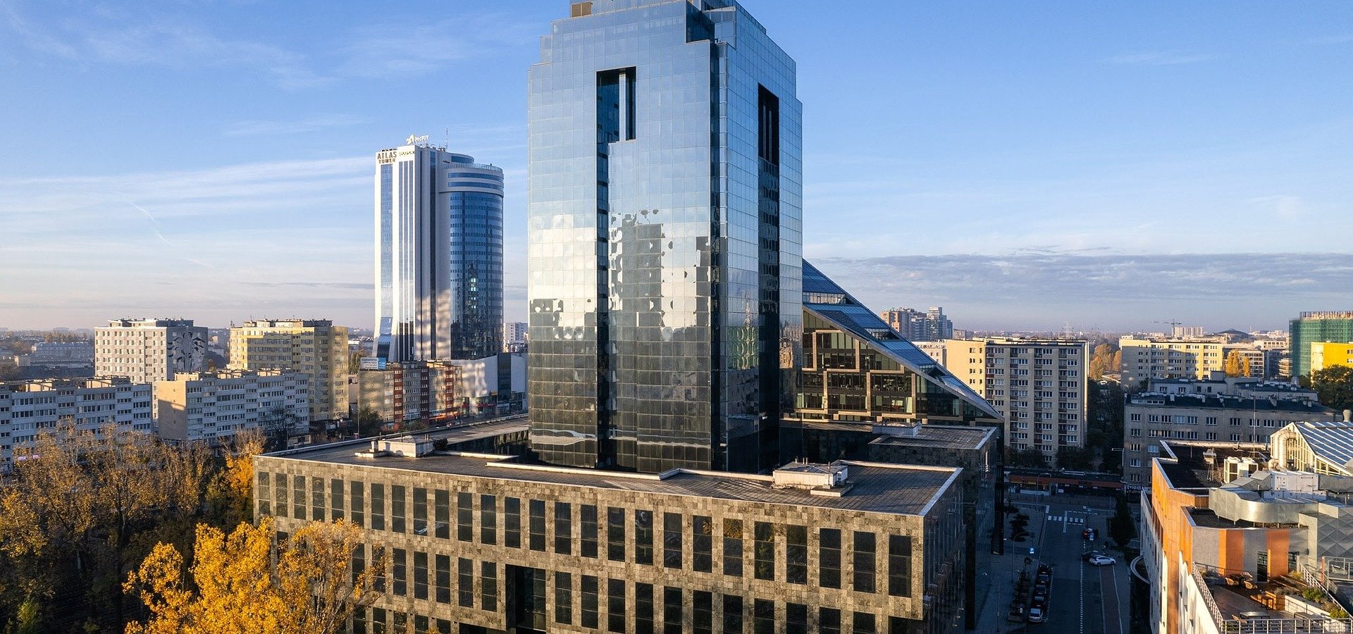 Nowojorska architektura w sercu Woli. V Tower na finiszu transformacji