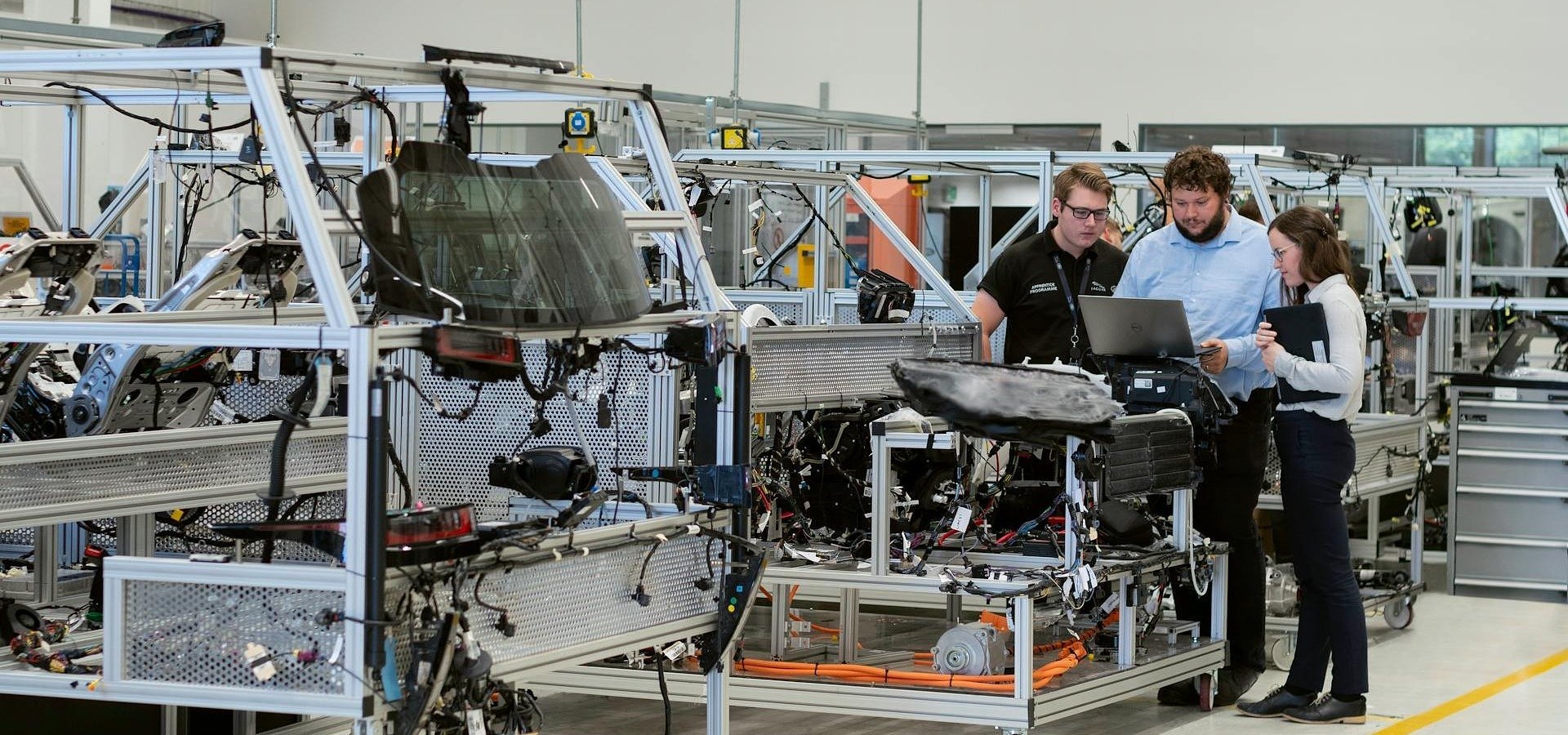 Koniec ery taniej siły roboczej. Dlaczego fabryki wracają do Europy? [raport Capgemini]