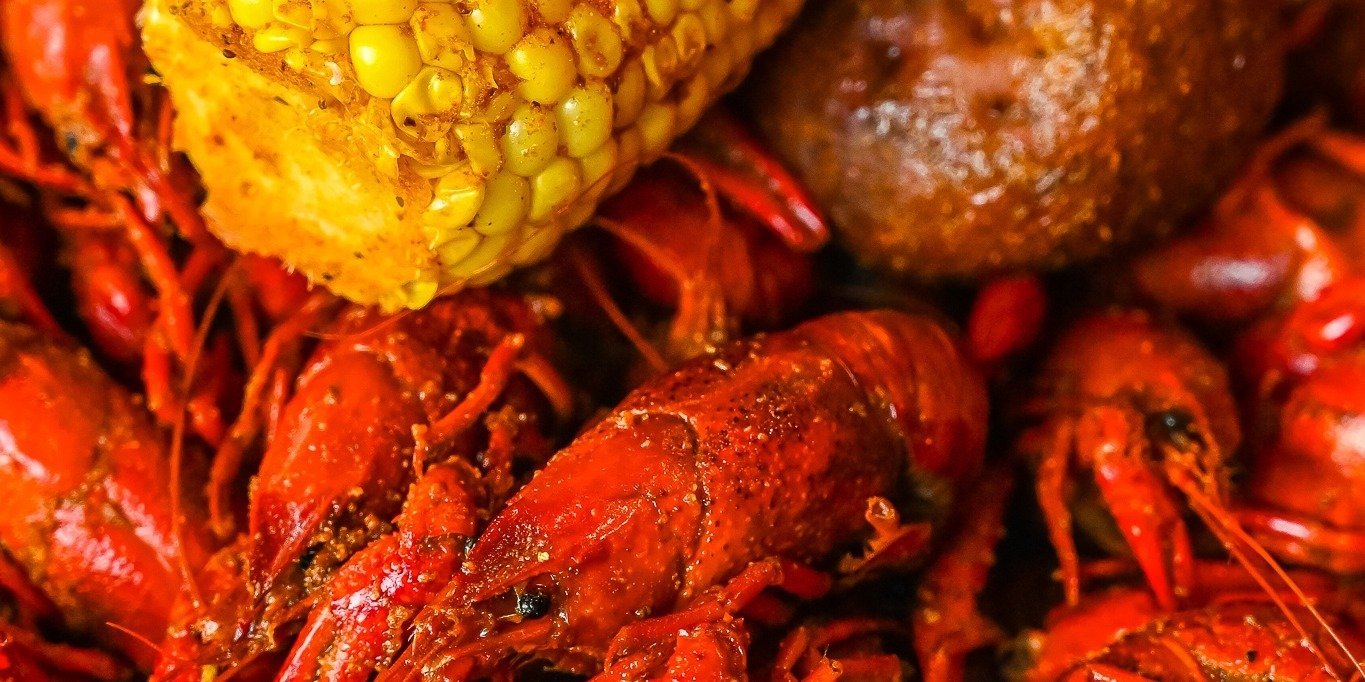 Twist & Pinch Returns to Smashin Crab With Crawfish Price Drops and Seasonal Offerings