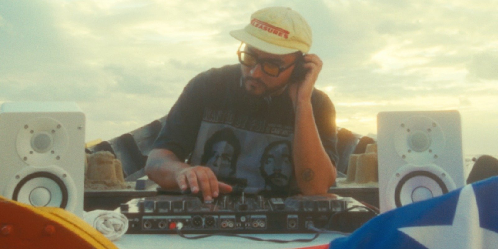 Fux Beat expande la conversación tropical alternativa con “Azúcar”