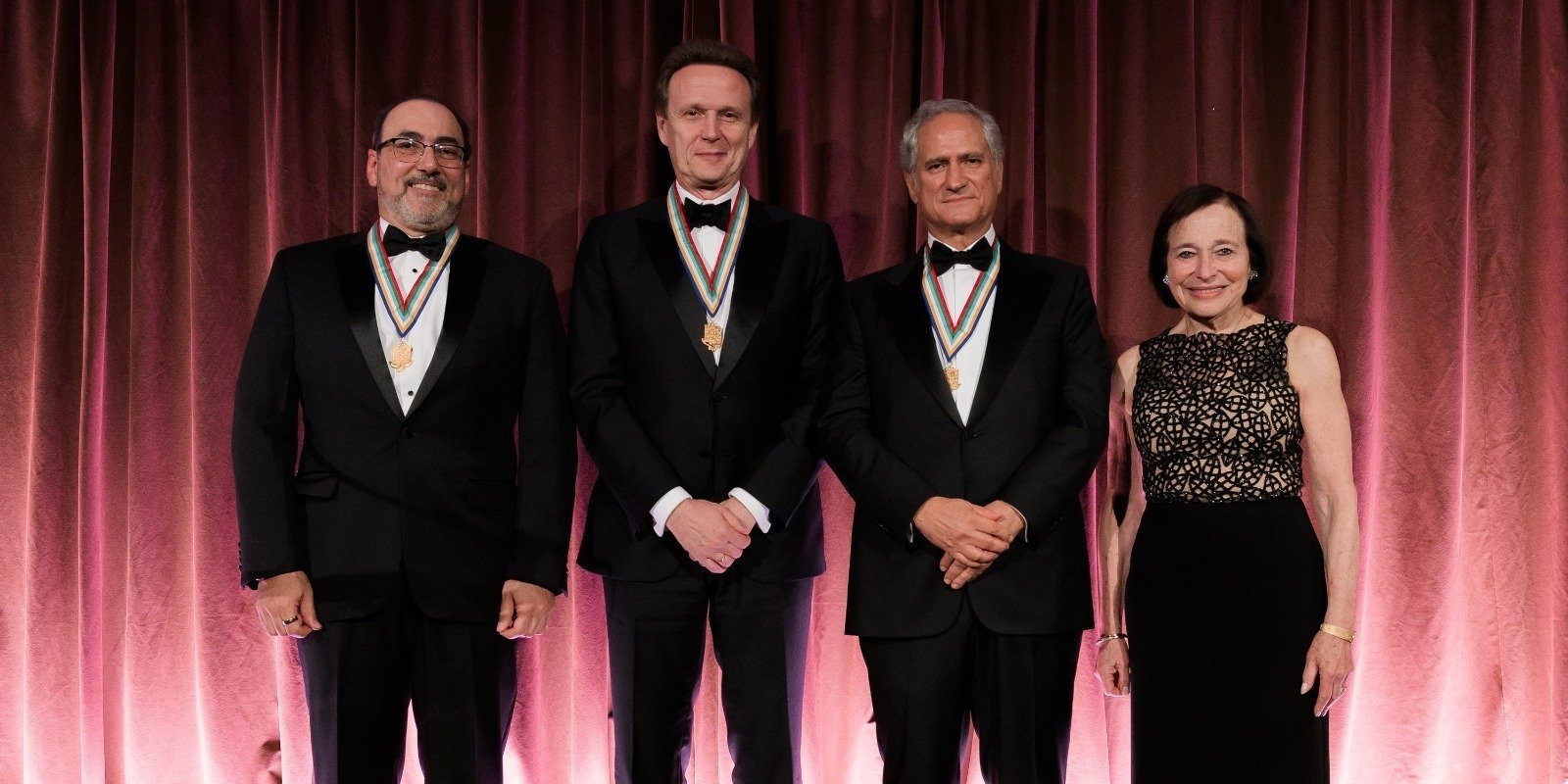 Alejandro Soberón recibe la Medalla de Oro 2026 de Americas Society