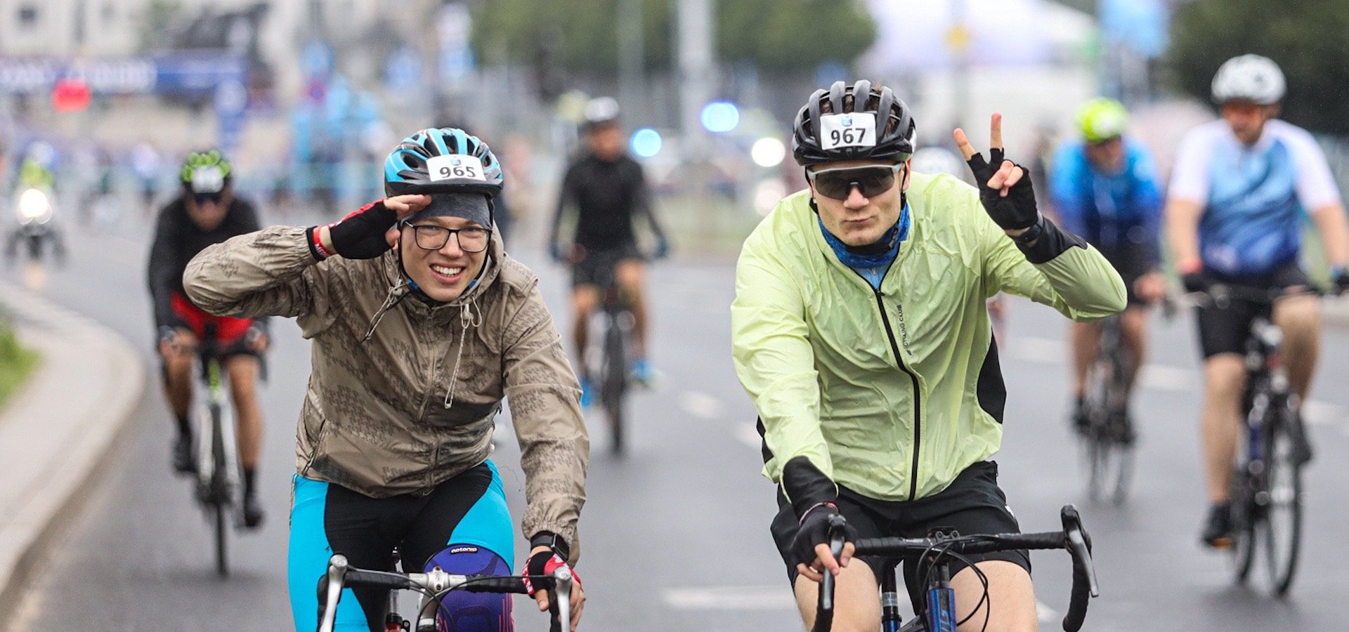 Deszczowy wyścig w słonecznych humorach. Marek Maciejewski z Torunia zwycięzcą PZU Gran Fondo Poznań