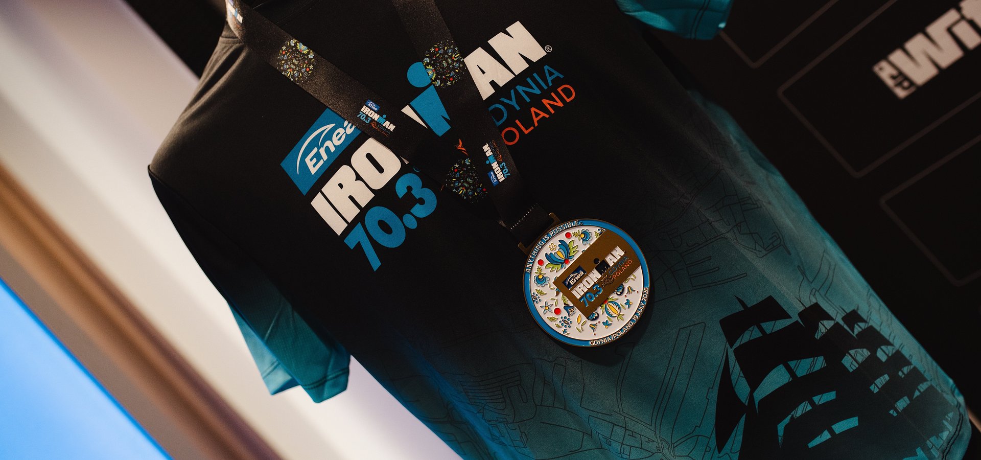 Trybuny zamiast parawanów i koców. Na plaży powstaje meta Enea IRONMAN 70.3 Gdynia