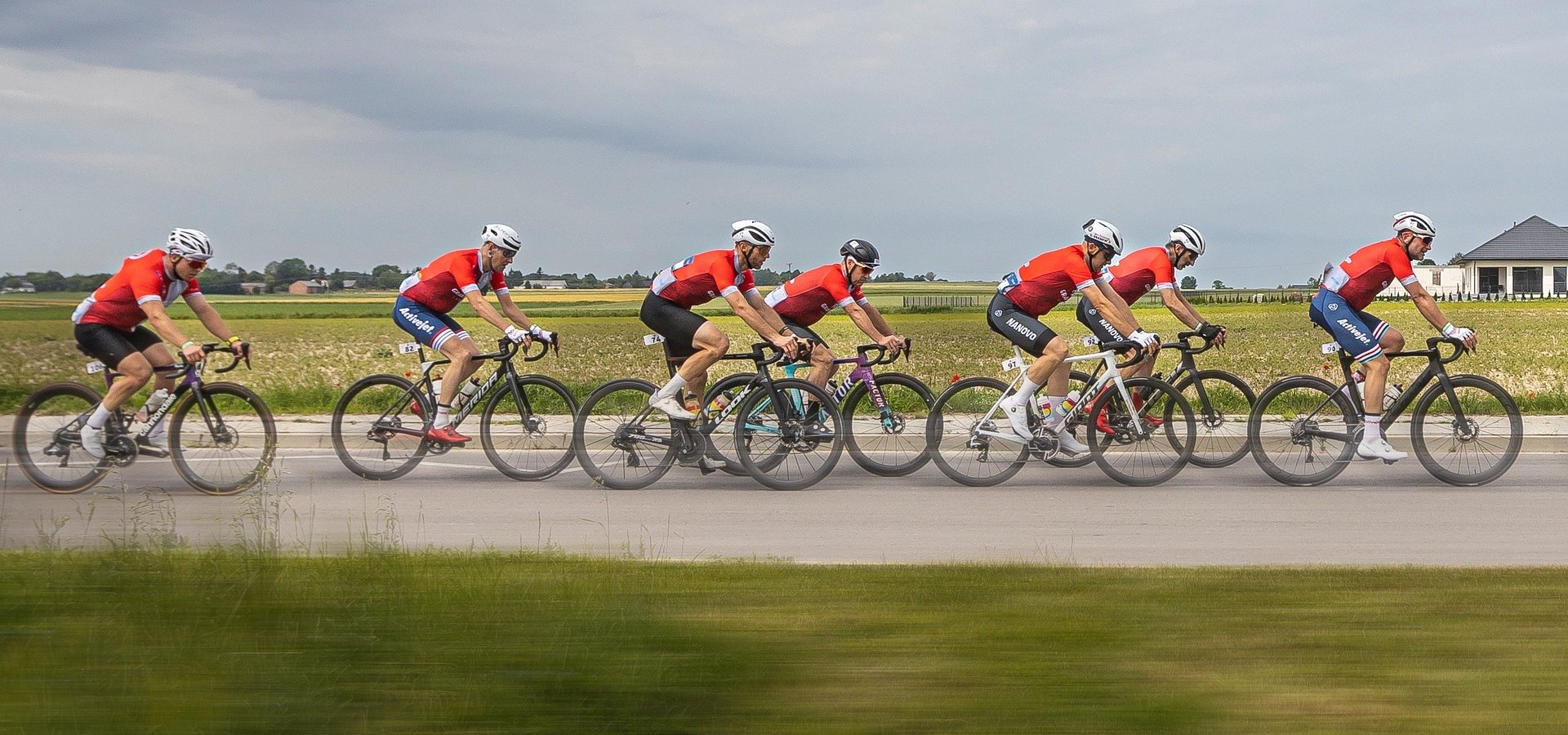 Philippe Gilbert i gwiazdy polskiego kolarstwa na starcie PZU Gran Fondo Warszawa. Pojedzie też Ewa Makówka
