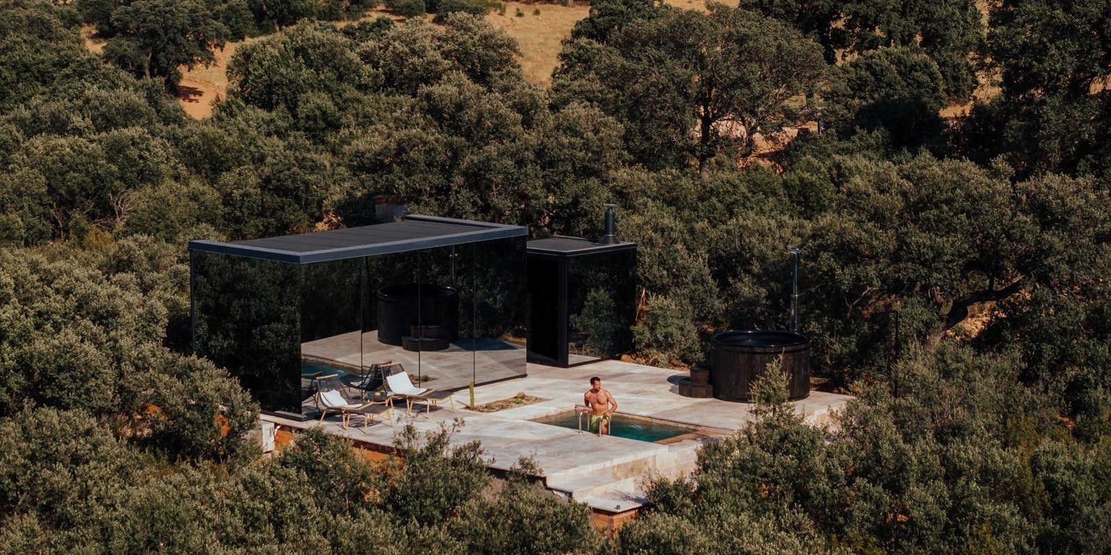 Wake Up Among Wild Horses: Stay ÖÖD Opens Its First Spanish Destination Near Madrid