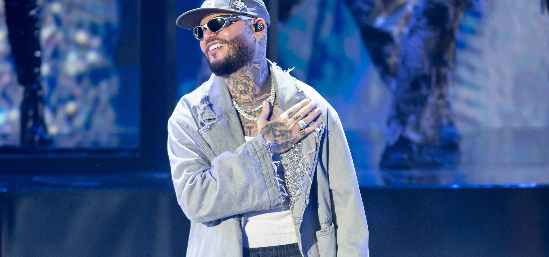 Farruko celebra una gran noche en Premios Juventud con triunfo a Mejor Dance Track y una histórica presentación de apertura