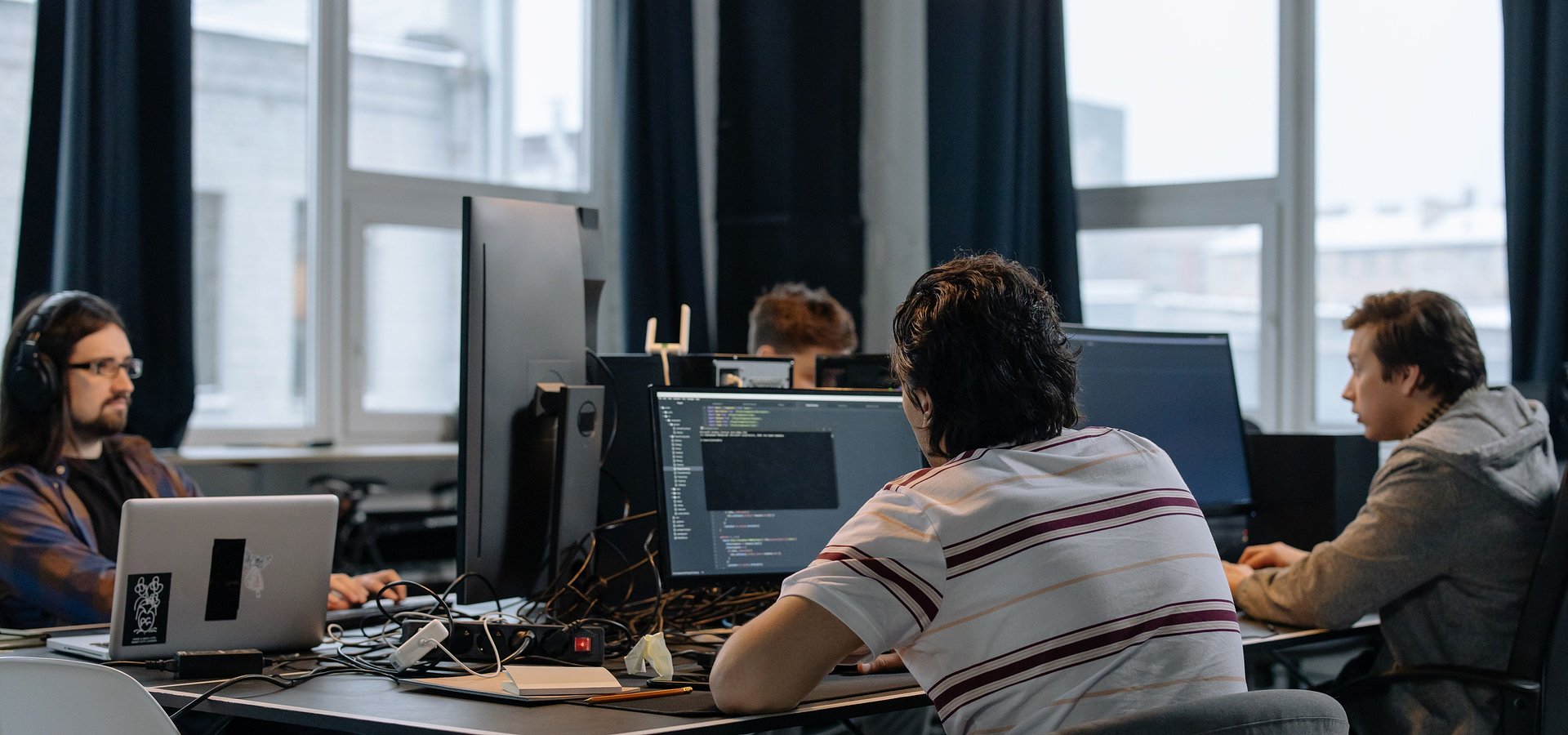 AI zmienia sposób testowania oprogramowania. Czasem jeden agent to za mało