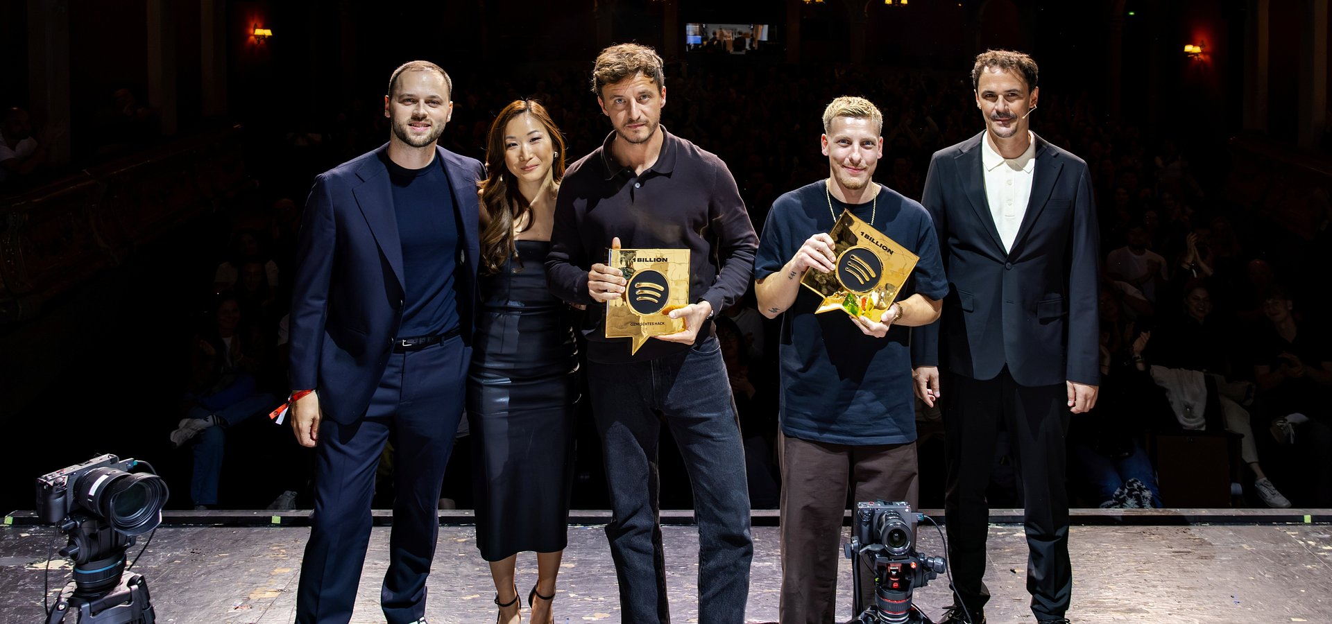 Eine Milliarde Streams: Spotify feiert „Gemischtes Hack“ mit Live-Premiere und Mockumentary in Berlin