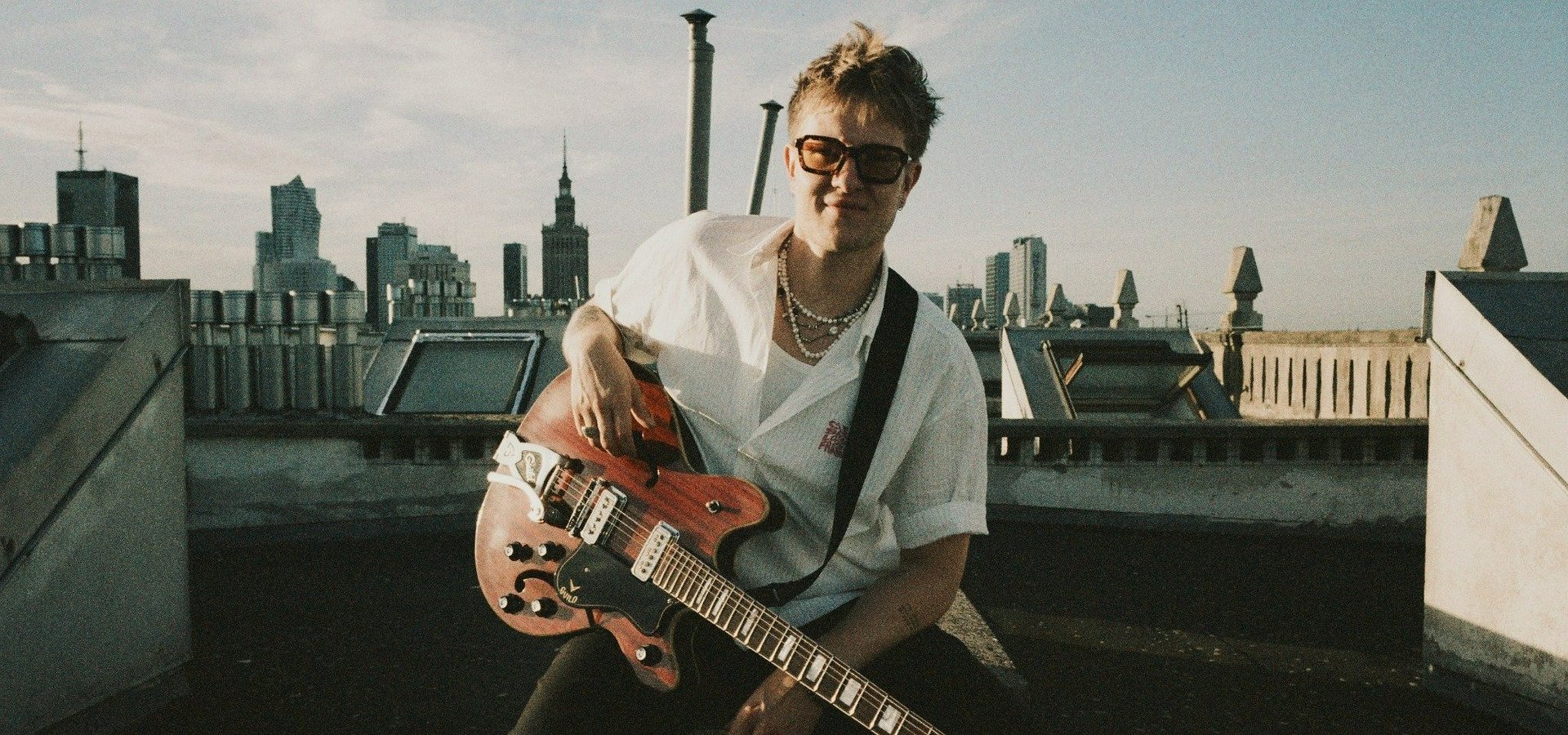 Leon Krześniak prezentuje nowy singiel – energetyczny indie pop na przedłużenie lata