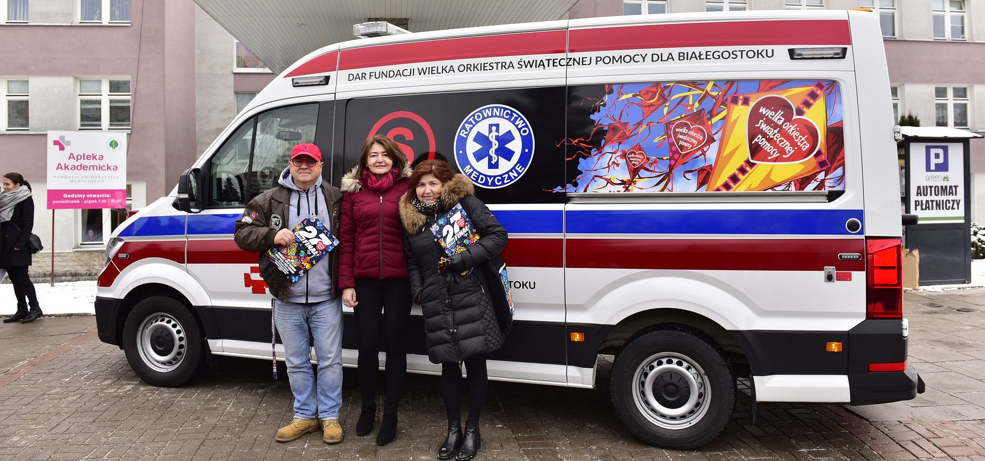 Jurek i Lidia Owsiak przekazali karetkę dla Białegostoku
