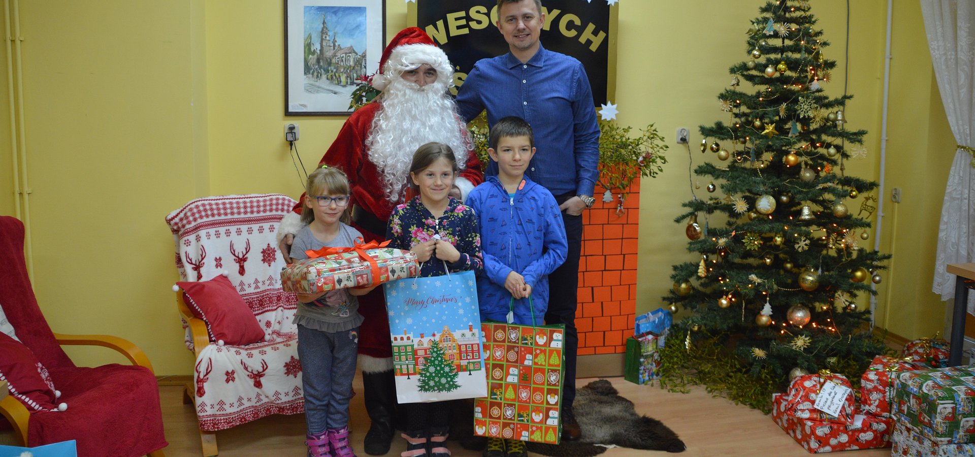 Krzysztof Ignaczak z mikołajkową wizytą w SOS Wiosce Dziecięcej
