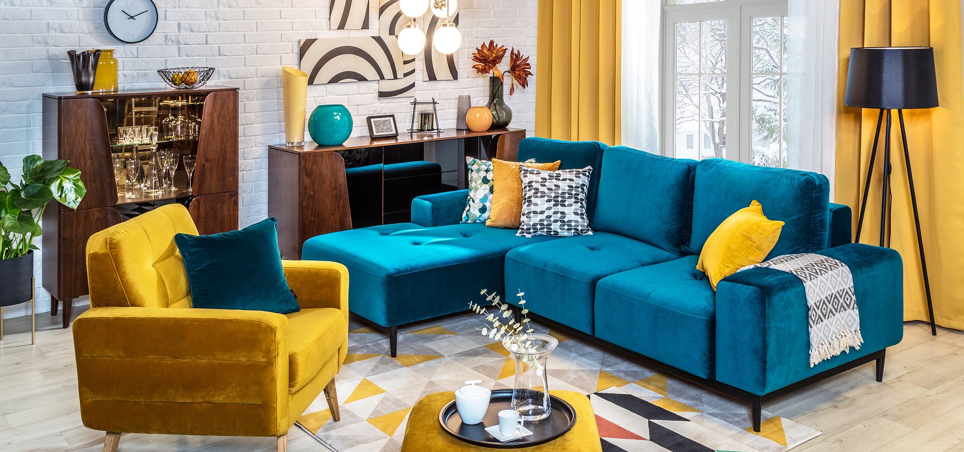 3 pomysły na aranżacje w stylu mid-century modern – radzi ekspert salonów Agata