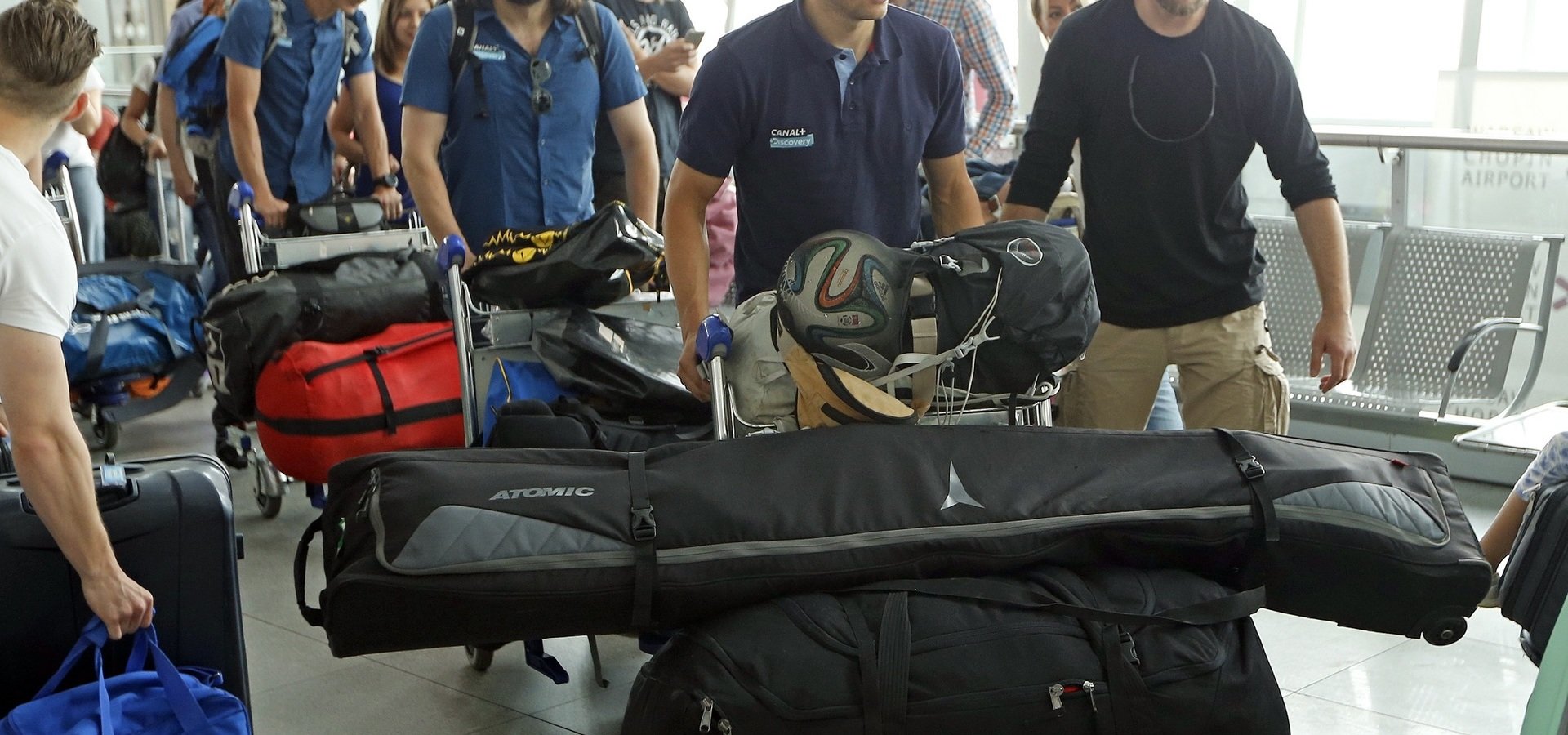 Gorące wsparcie dla Andrzeja Bargiela na Lotnisku Chopina w Warszawie 