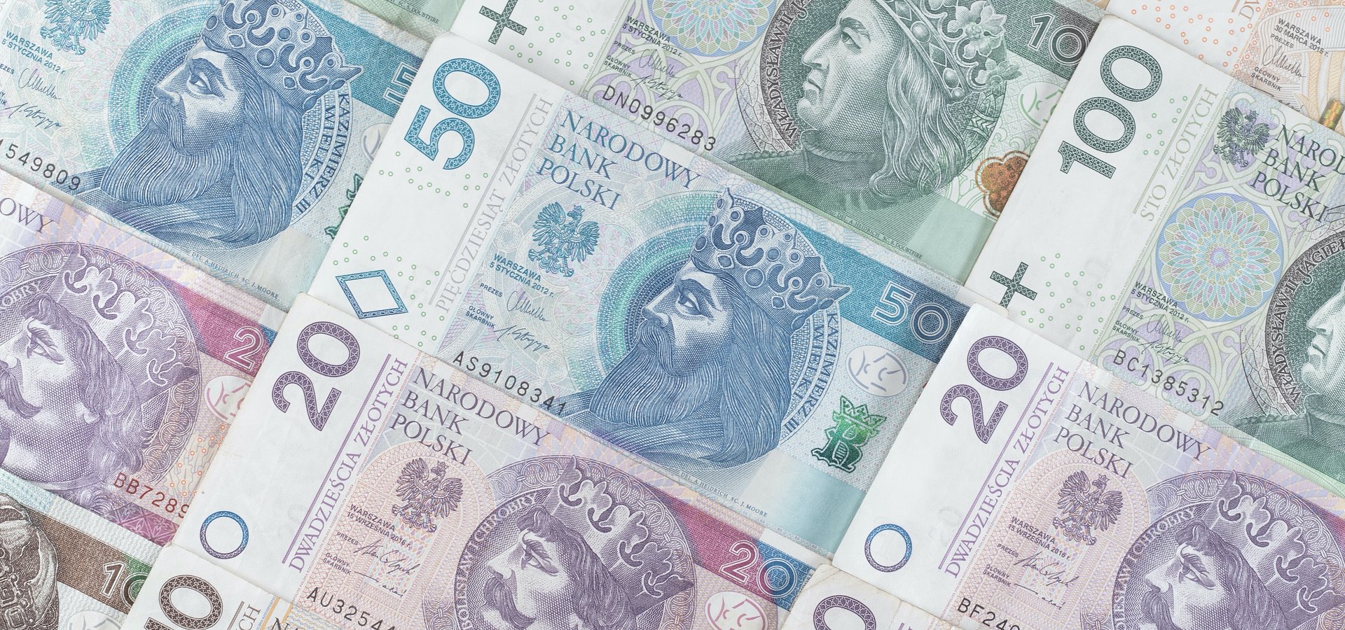 Gotówka cały czas trzyma się mocno