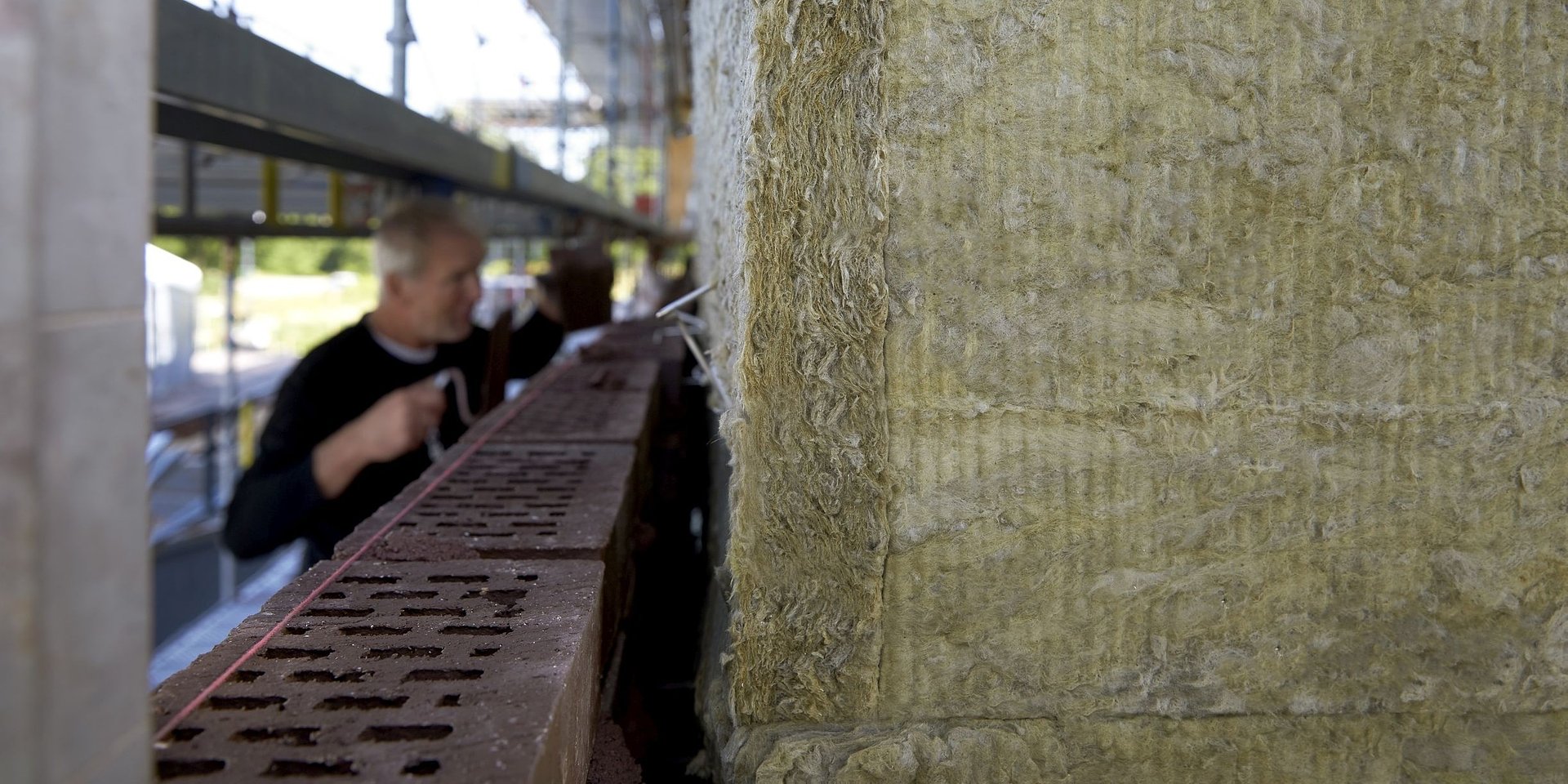 Z wiatrem, nie pod wiatr. Paroc prezentuje płyty do fasad wentylowanych z serii PAROC WAS